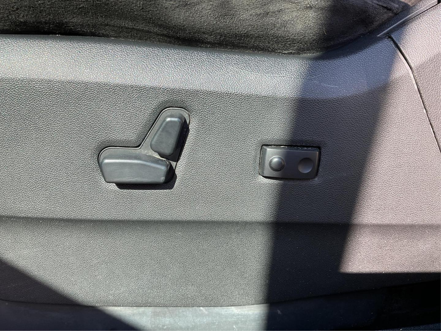 2015 Dodge Grand Caravan SXT (2C4RDGCG0FR) with an 3.6L V-6 DOHC engine, located at 8750 N County Rd 25A, Piqua, OH, 45356, (937) 908-9800, 40.164391, -84.232513 - 2015 Dodge Grand Caravan SXT - Photo#17