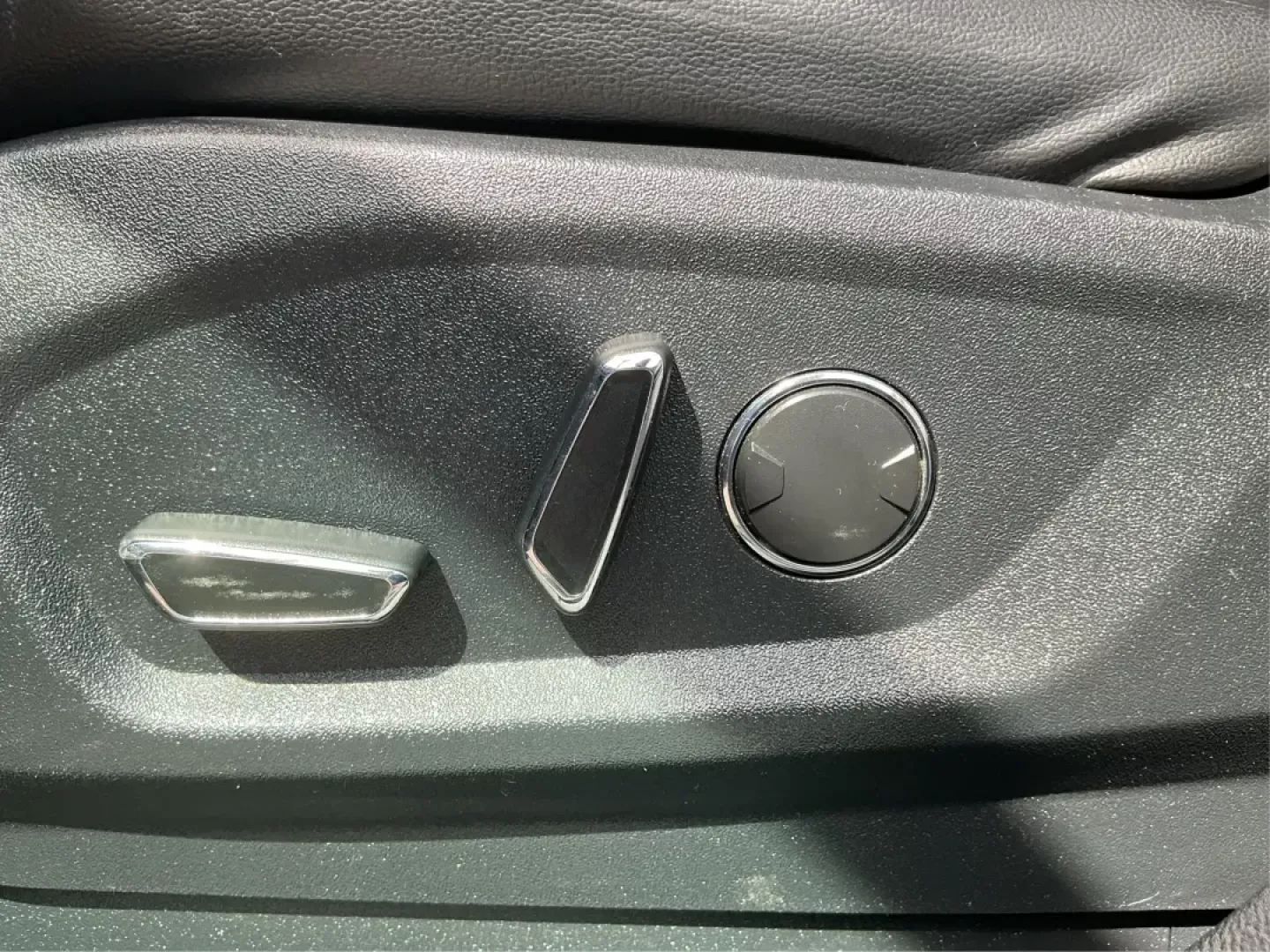 2015 Ford Edge SEL (2FMTK4J8XFB) with an Other engine, located at 1099 N County Rd 25A , Troy, OH, 45373, (937) 908-9800, 40.057079, -84.212883 - 2015 Ford Edge SEL - Photo#18