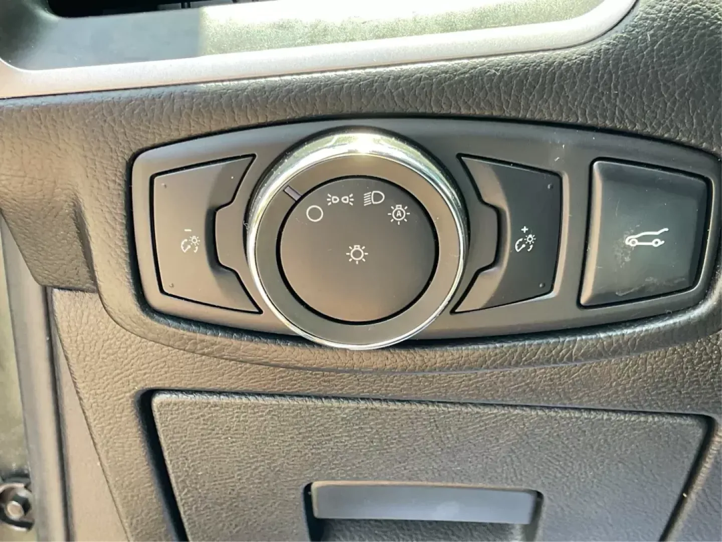 2015 Ford Edge SEL (2FMTK4J99FB) with an Other engine, located at 1230 East Main St, Xenia, OH, 45385, (937) 908-9800, 39.688026, -83.910172 - **Adventure Awaits with this 2015 Ford Edge SEL Perfect for Every Journey!**<br /> <br /> Are you ready to elevate your driving experience and enhance your lifestyle? Look no further than this 2015 Ford Edge SEL, now available at Advantage Car and Credit in Fairborn, OH. This versatile SUV is desig - Photo#16