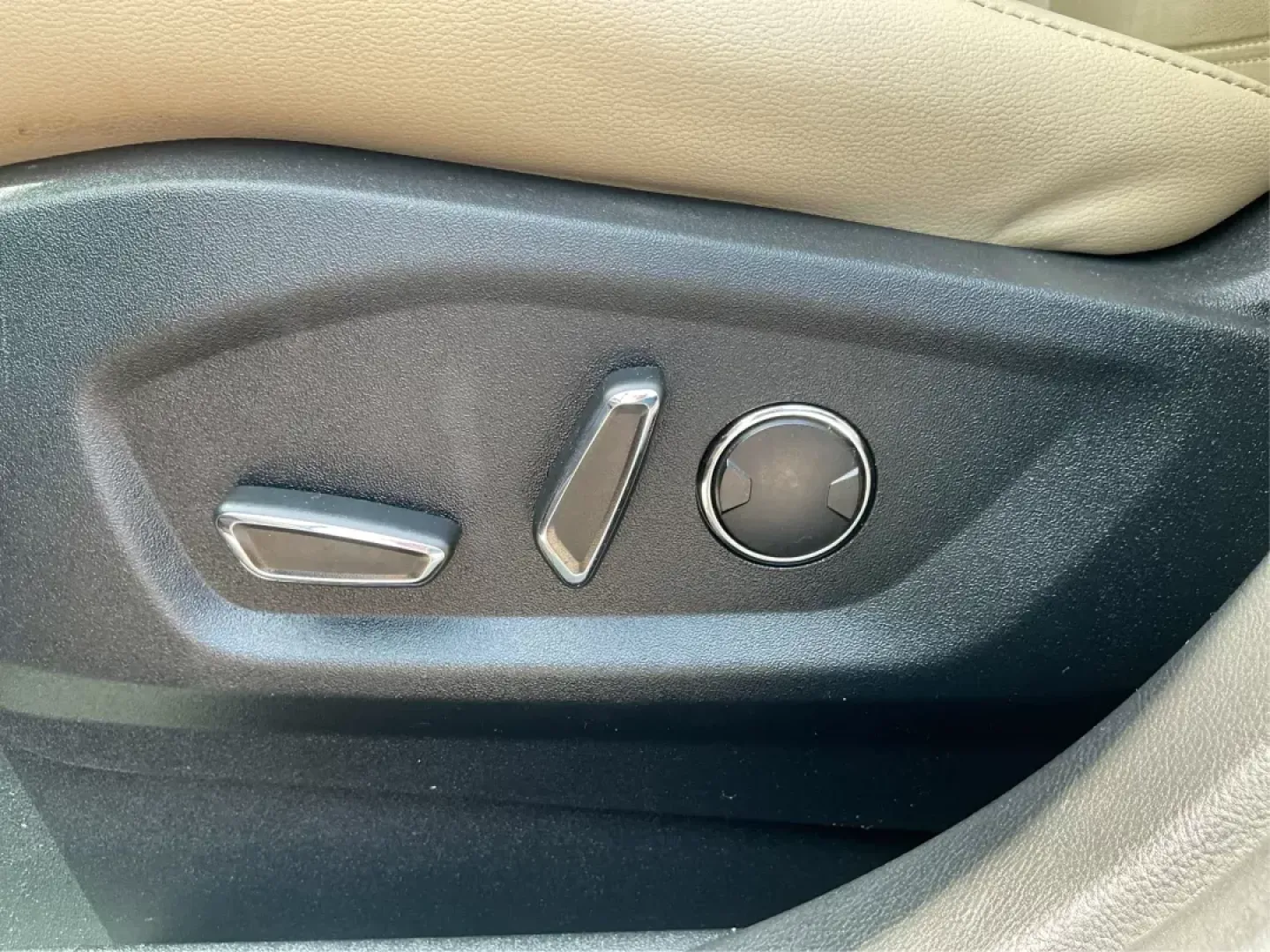 2015 Ford Edge SEL (2FMTK4J99FB) with an Other engine, located at 1230 East Main St, Xenia, OH, 45385, (937) 908-9800, 39.688026, -83.910172 - **Adventure Awaits with this 2015 Ford Edge SEL Perfect for Every Journey!**<br /> <br /> Are you ready to elevate your driving experience and enhance your lifestyle? Look no further than this 2015 Ford Edge SEL, now available at Advantage Car and Credit in Fairborn, OH. This versatile SUV is desig - Photo#17