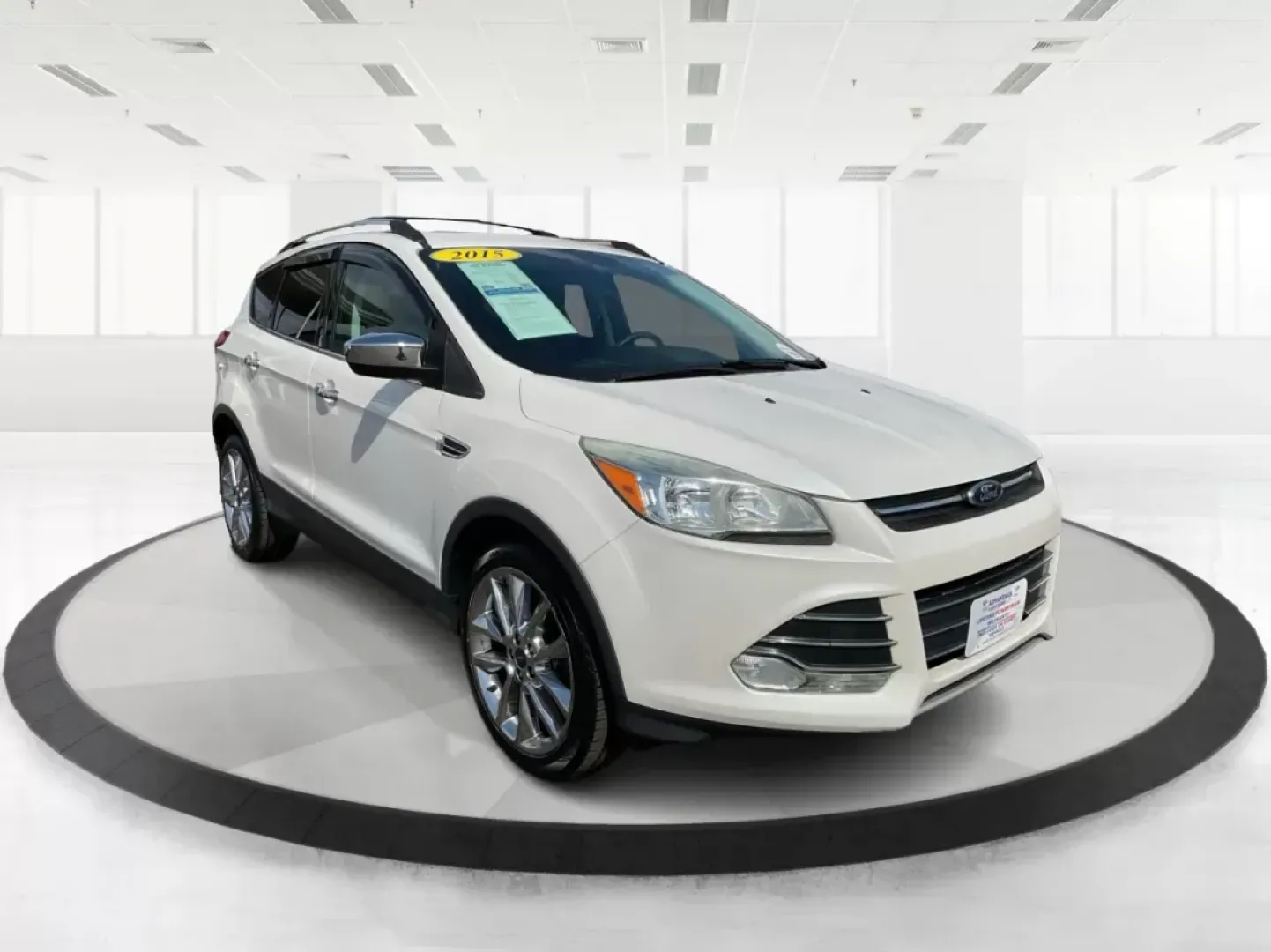 2015 Ford Escape SE (1FMCU9G92FU) with an EcoBoost 1.6L I-4 gasoline direct injection engine, located at 1184 Kauffman Ave, Fairborn, OH, 45324, (937) 908-9800, 39.807072, -84.030914 - 2015 Ford Escape SE - Photo#0