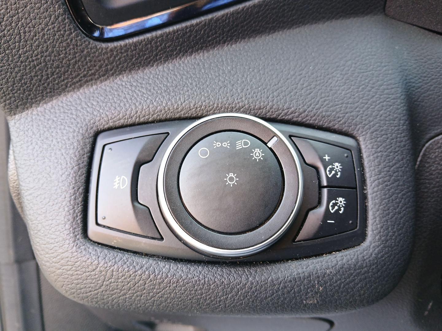 2015 Ford Escape Titanium 4WD (1FMCU9J93FU) with an 2.0L L4 DOHC 16V engine, 6-Speed Automatic transmission, located at 1184 Kauffman Ave, Fairborn, OH, 45324, (937) 908-9800, 39.807072, -84.030914 - 2015 Ford Escape Titanium 4WD - Photo#16