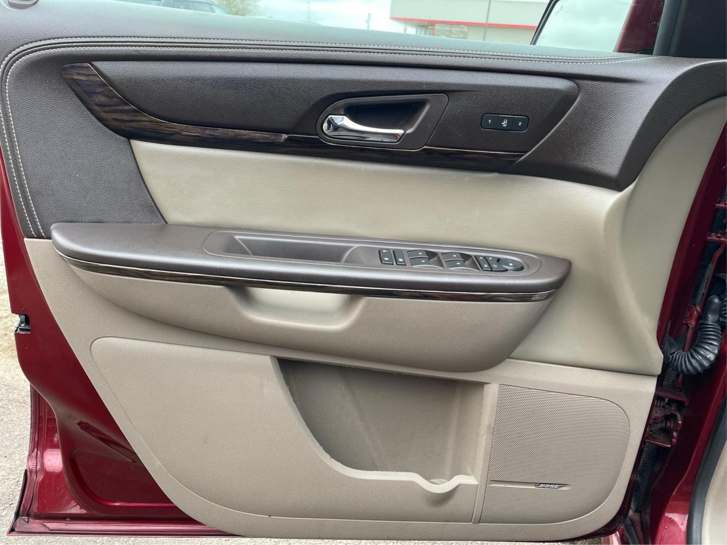 2015 GMC Acadia Denali (1GKKVTKD9FJ) with an 3.6L V-6 gasoline direct injection engine, located at 8750 N County Rd 25A, Piqua, OH, 45356, (937) 908-9800, 40.164391, -84.232513 - Third Row - Photo#18