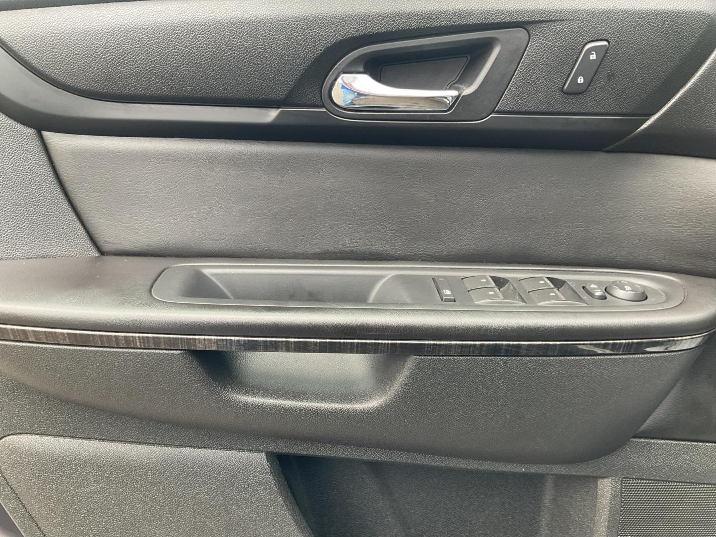 2015 GMC Acadia SLT-1 (1GKKVRKD8FJ) with an 3.6L V-6 gasoline direct injection engine, located at 8750 N County Rd 25A, Piqua, OH, 45356, (937) 908-9800, 40.164391, -84.232513 - Third Row - Photo#18
