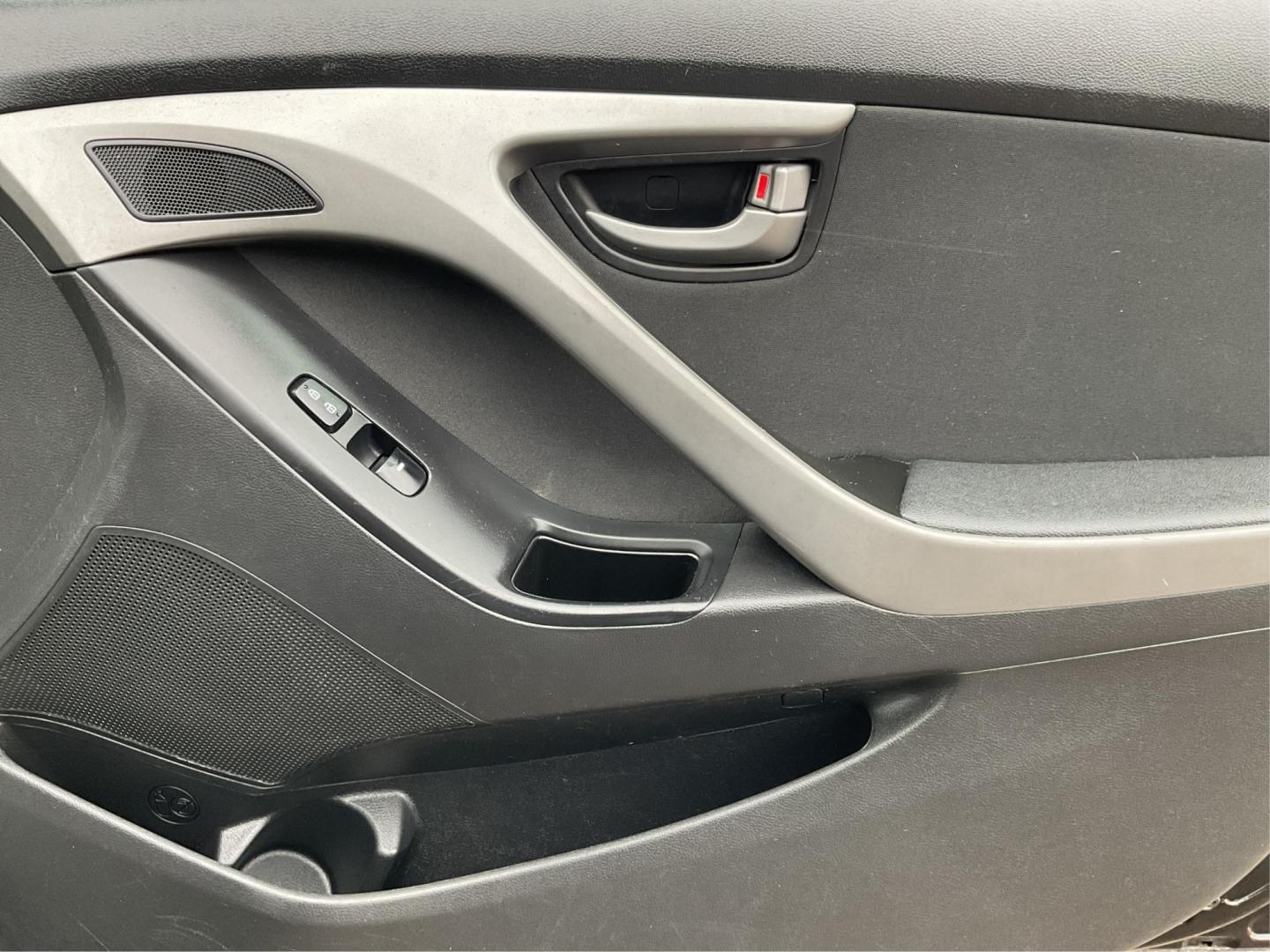 2015 Hyundai Elantra SE 6AT (KMHDH4AE0FU) with an 1.8L L4 DOHC 16V engine, 6-Speed Automatic transmission, located at 880 E. National Road, Vandalia, OH, 45377, (937) 908-9800, 39.891918, -84.183594 - 2015 Hyundai Elantra SE 6AT - Photo#17
