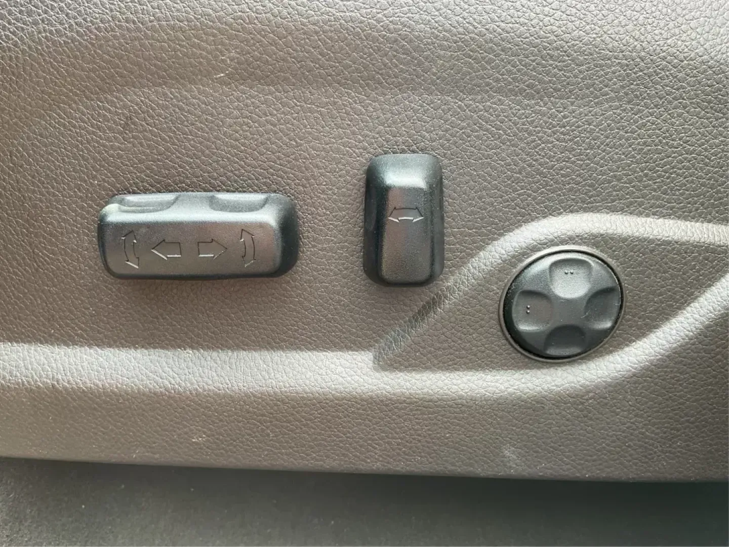 2015 Hyundai Santa Fe Sport 2.4L (5XYZUDLB2FG) with an Theta II 2.4L I-4 gasoline direct injection engine, located at 8750 N County Rd 25A, Piqua, OH, 45356, (937) 908-9800, 40.164391, -84.232513 - 2015 Hyundai Santa Fe Sport 2.4L - Photo#16