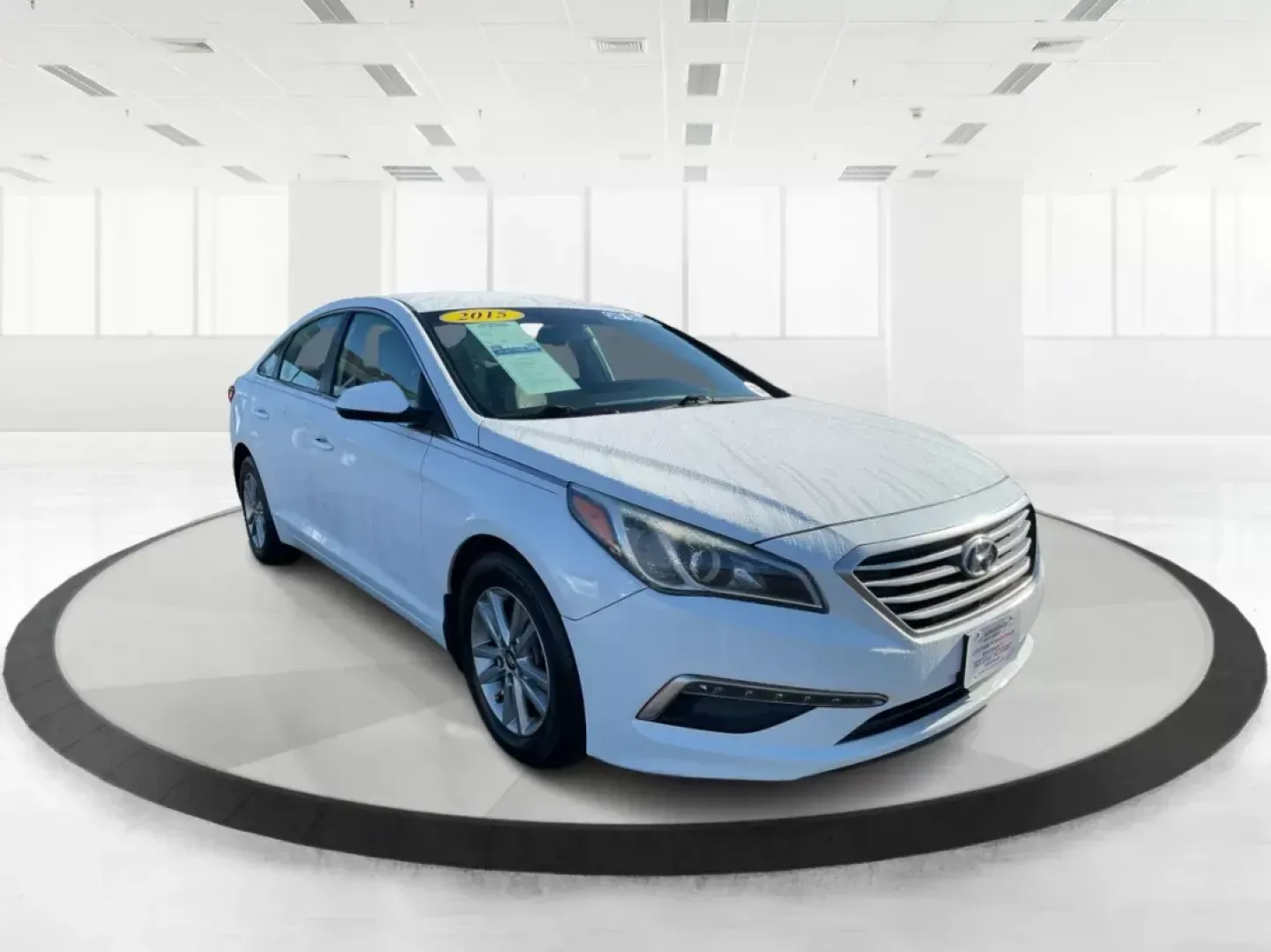 2015 Hyundai Sonata SE (5NPE24AF9FH) with an 2.4L I-4 gasoline direct injection engine, located at 1184 Kauffman Ave, Fairborn, OH, 45324, (937) 908-9800, 39.807072, -84.030914 - **Elevate Your Daily Commute with the 2015 Hyundai Sonata SE Perfect for Budget-Conscious Buyers in Fairborn, OH!**<br /> <br /> Are you in the market for a reliable sedan that perfectly balances style, functionality, and affordability? Look no further than the stunning 2015 Hyundai Sonata SE, avai - Photo#0