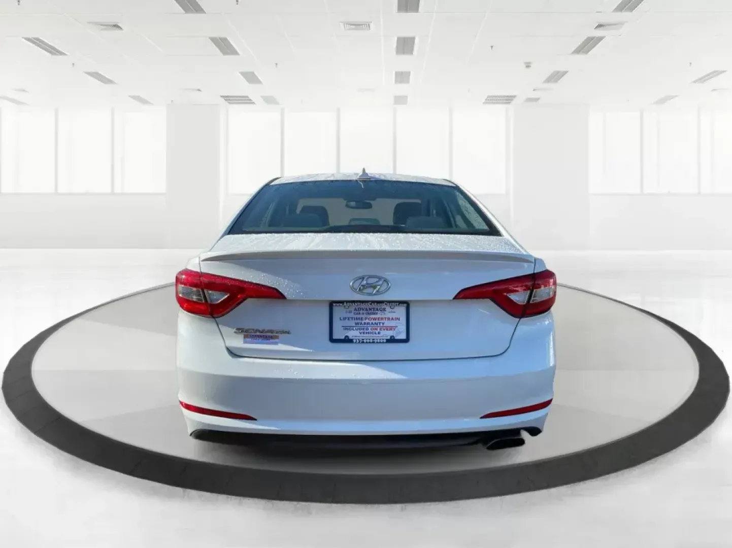 2015 Hyundai Sonata SE (5NPE24AF9FH) with an 2.4L I-4 gasoline direct injection engine, located at 1184 Kauffman Ave, Fairborn, OH, 45324, (937) 908-9800, 39.807072, -84.030914 - **Elevate Your Daily Commute with the 2015 Hyundai Sonata SE Perfect for Budget-Conscious Buyers in Fairborn, OH!**<br /> <br /> Are you in the market for a reliable sedan that perfectly balances style, functionality, and affordability? Look no further than the stunning 2015 Hyundai Sonata SE, avai - Photo#3