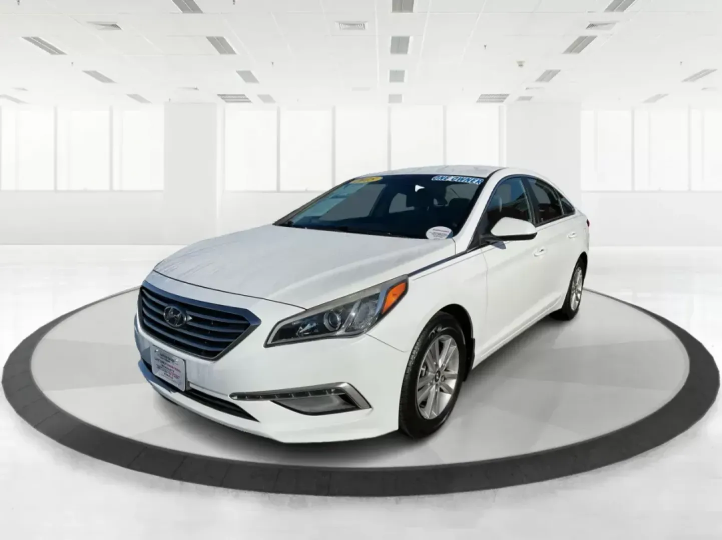 2015 Hyundai Sonata SE (5NPE24AF9FH) with an 2.4L I-4 gasoline direct injection engine, located at 1184 Kauffman Ave, Fairborn, OH, 45324, (937) 908-9800, 39.807072, -84.030914 - **Elevate Your Daily Commute with the 2015 Hyundai Sonata SE Perfect for Budget-Conscious Buyers in Fairborn, OH!**<br /> <br /> Are you in the market for a reliable sedan that perfectly balances style, functionality, and affordability? Look no further than the stunning 2015 Hyundai Sonata SE, avai - Photo#7