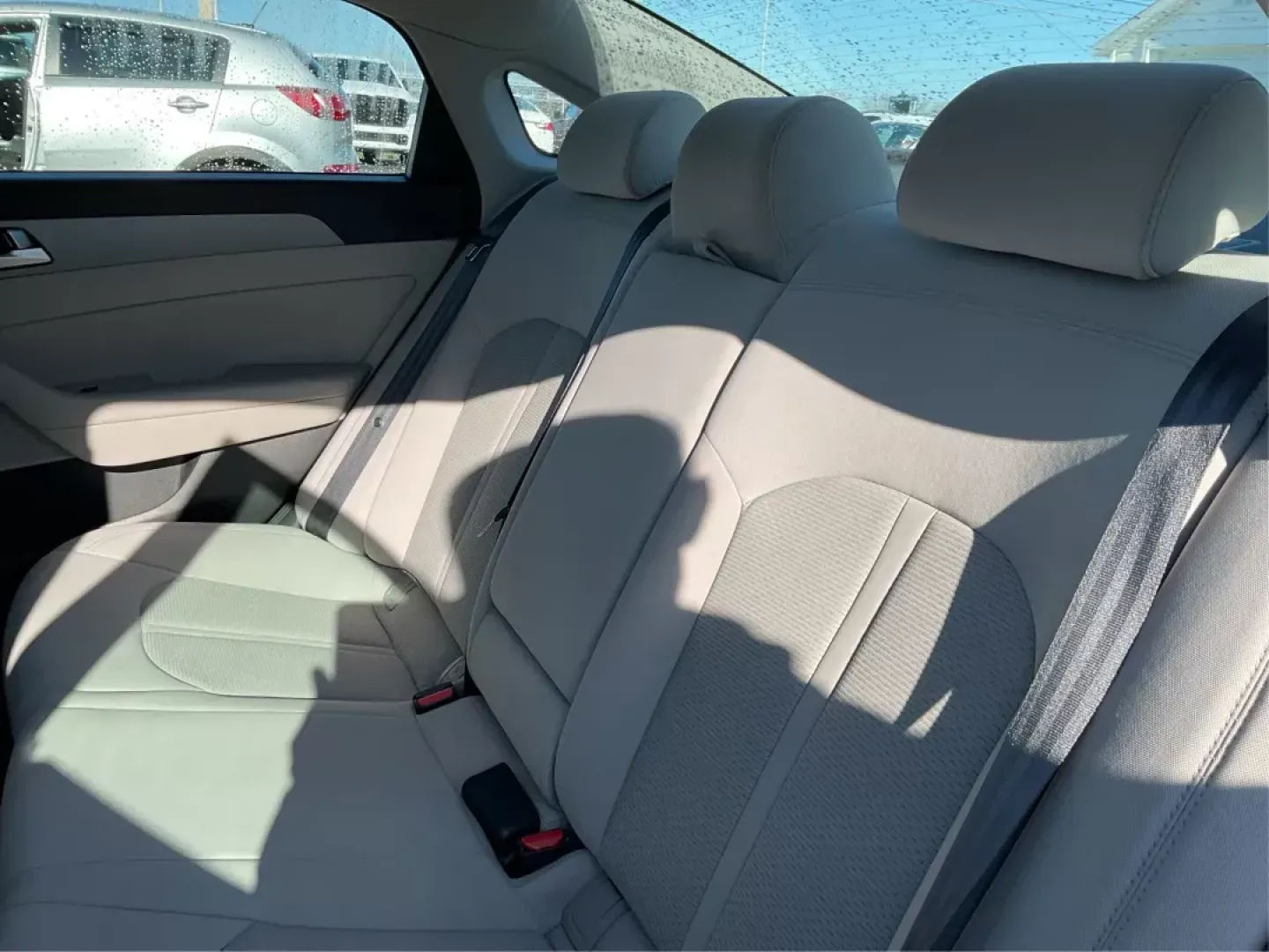 2015 Hyundai Sonata SE (5NPE24AF9FH) with an 2.4L I-4 gasoline direct injection engine, located at 1184 Kauffman Ave, Fairborn, OH, 45324, (937) 908-9800, 39.807072, -84.030914 - **Elevate Your Daily Commute with the 2015 Hyundai Sonata SE Perfect for Budget-Conscious Buyers in Fairborn, OH!**<br /> <br /> Are you in the market for a reliable sedan that perfectly balances style, functionality, and affordability? Look no further than the stunning 2015 Hyundai Sonata SE, avai - Photo#9