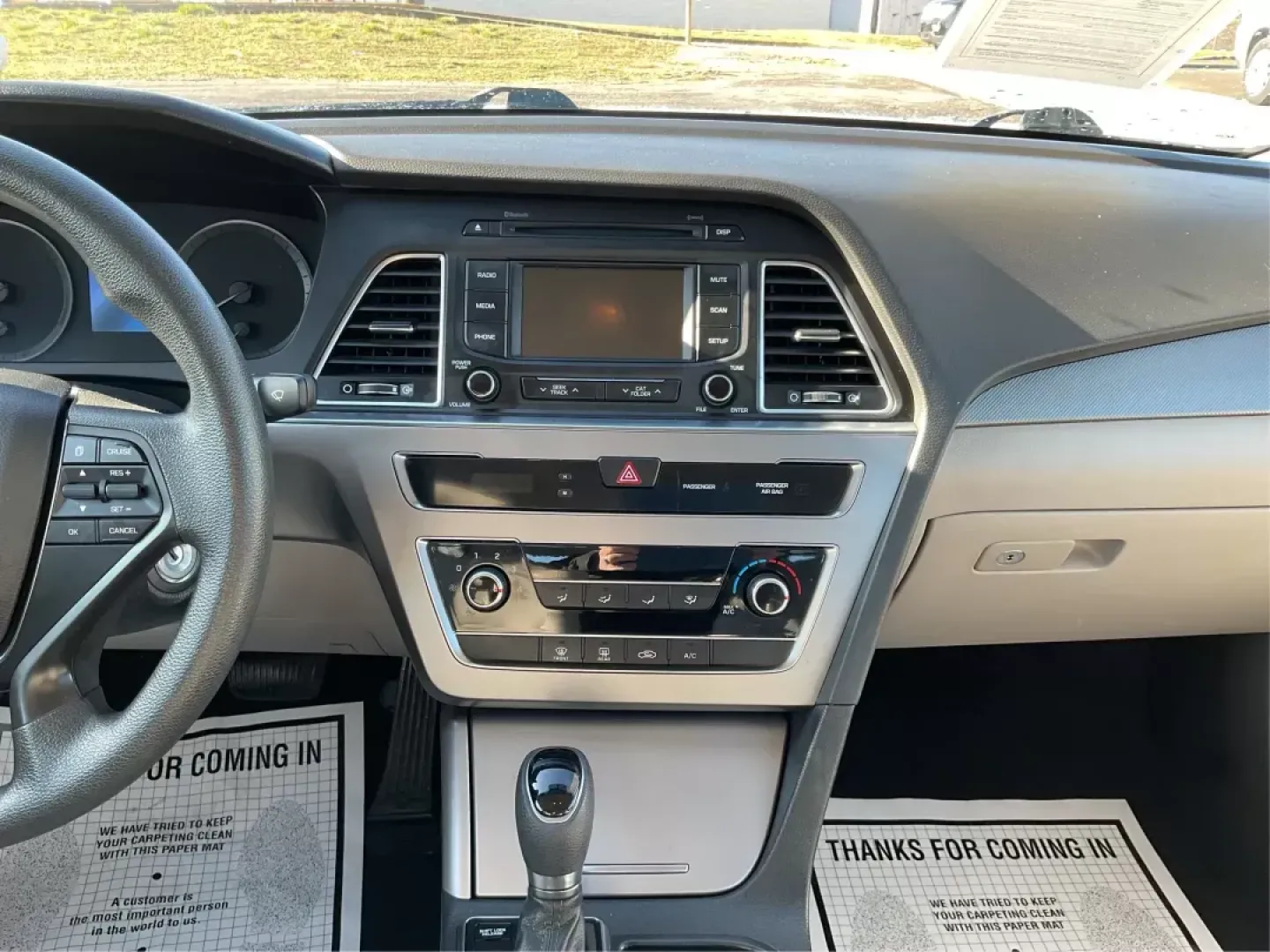 2015 Hyundai Sonata SE (5NPE24AF9FH) with an 2.4L I-4 gasoline direct injection engine, located at 1184 Kauffman Ave, Fairborn, OH, 45324, (937) 908-9800, 39.807072, -84.030914 - **Elevate Your Daily Commute with the 2015 Hyundai Sonata SE Perfect for Budget-Conscious Buyers in Fairborn, OH!**<br /> <br /> Are you in the market for a reliable sedan that perfectly balances style, functionality, and affordability? Look no further than the stunning 2015 Hyundai Sonata SE, avai - Photo#12