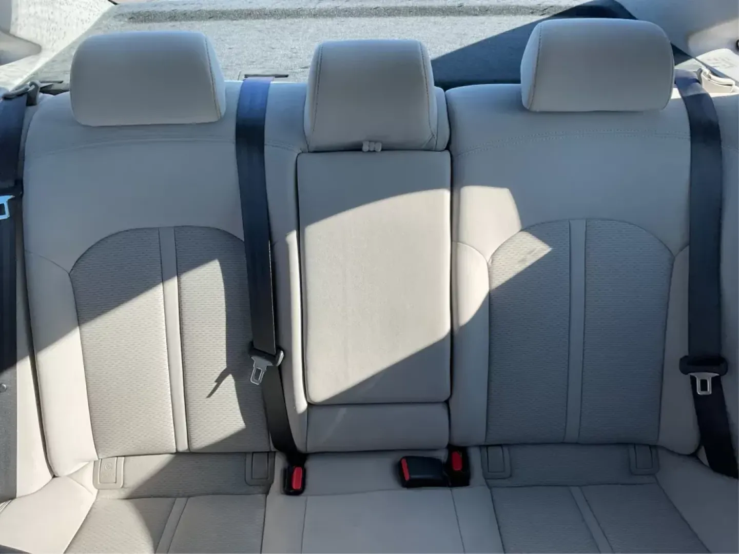 2015 Hyundai Sonata SE (5NPE24AF9FH) with an 2.4L I-4 gasoline direct injection engine, located at 1184 Kauffman Ave, Fairborn, OH, 45324, (937) 908-9800, 39.807072, -84.030914 - **Elevate Your Daily Commute with the 2015 Hyundai Sonata SE Perfect for Budget-Conscious Buyers in Fairborn, OH!**<br /> <br /> Are you in the market for a reliable sedan that perfectly balances style, functionality, and affordability? Look no further than the stunning 2015 Hyundai Sonata SE, avai - Photo#13