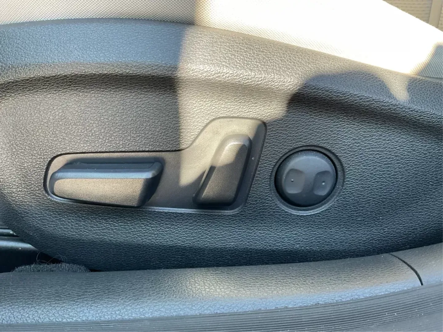 2015 Hyundai Sonata SE (5NPE24AF9FH) with an 2.4L I-4 gasoline direct injection engine, located at 1184 Kauffman Ave, Fairborn, OH, 45324, (937) 908-9800, 39.807072, -84.030914 - **Elevate Your Daily Commute with the 2015 Hyundai Sonata SE Perfect for Budget-Conscious Buyers in Fairborn, OH!**<br /> <br /> Are you in the market for a reliable sedan that perfectly balances style, functionality, and affordability? Look no further than the stunning 2015 Hyundai Sonata SE, avai - Photo#16