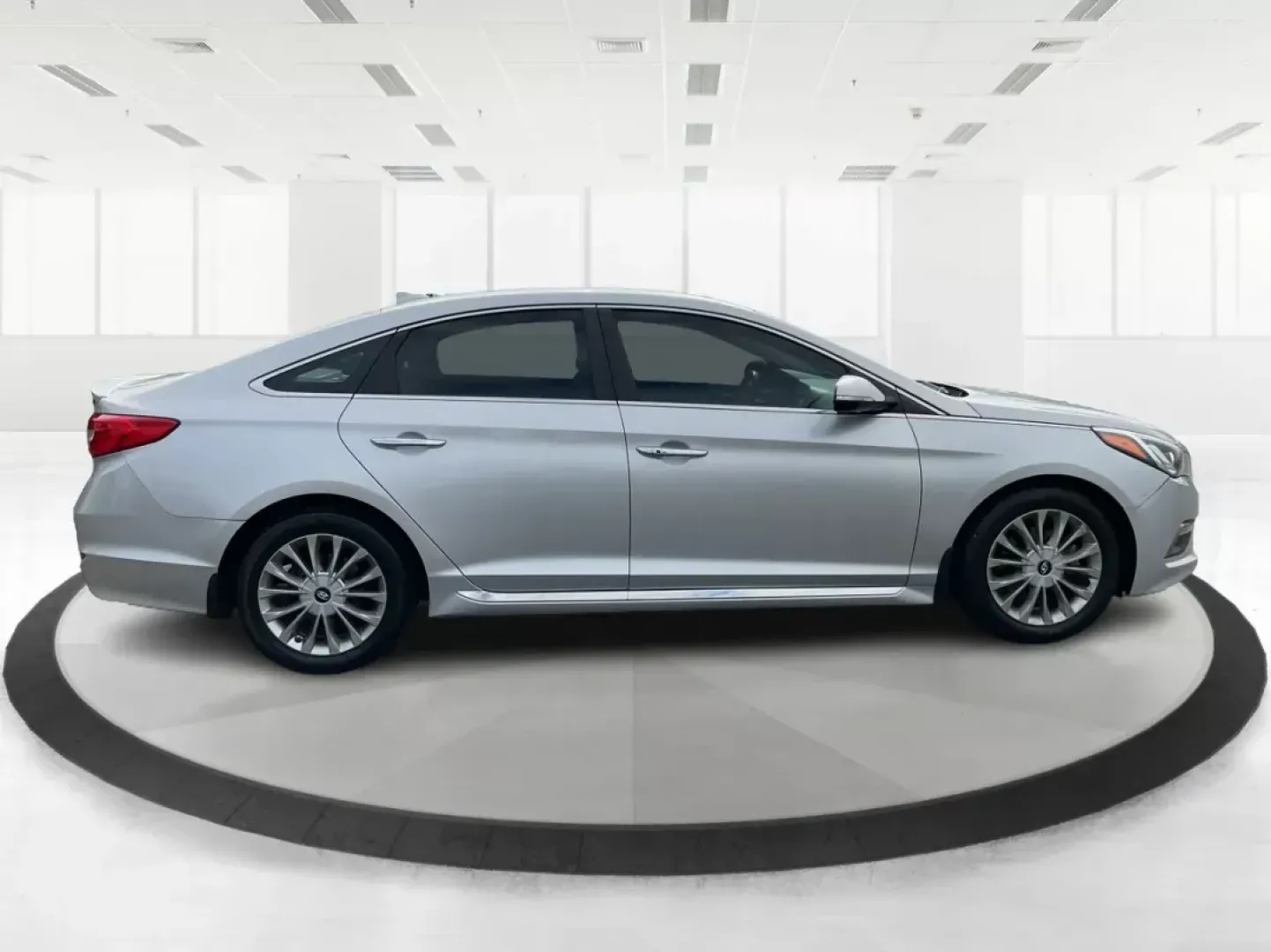 2015 Hyundai Sonata Limited (5NPE34AF6FH) with an 2.4L I-4 gasoline direct injection engine, located at 401 Woodman Dr, Riverside, OH, 45431, (937) 908-9800, 39.760899, -84.123421 - 2015 Hyundai Sonata Limited - Photo#1