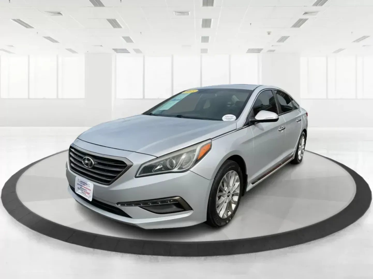 2015 Hyundai Sonata Limited (5NPE34AF6FH) with an 2.4L I-4 gasoline direct injection engine, located at 401 Woodman Dr, Riverside, OH, 45431, (937) 908-9800, 39.760899, -84.123421 - 2015 Hyundai Sonata Limited - Photo#8