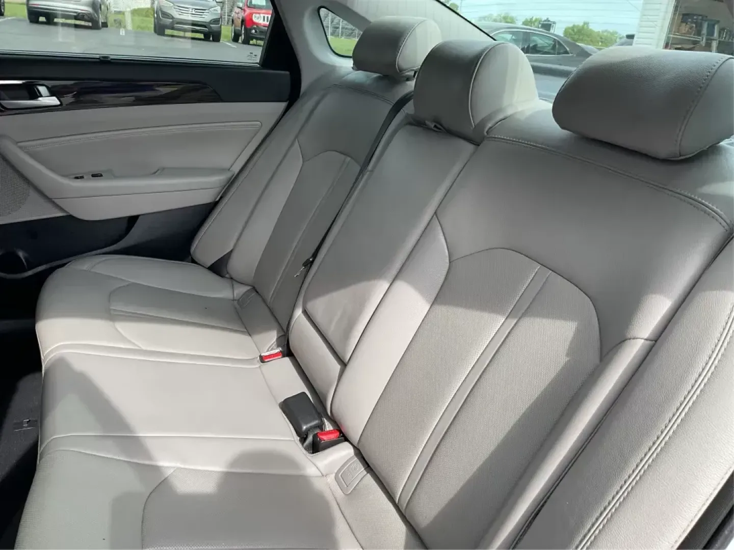 2015 Hyundai Sonata Limited (5NPE34AF6FH) with an 2.4L I-4 gasoline direct injection engine, located at 401 Woodman Dr, Riverside, OH, 45431, (937) 908-9800, 39.760899, -84.123421 - 2015 Hyundai Sonata Limited - Photo#10