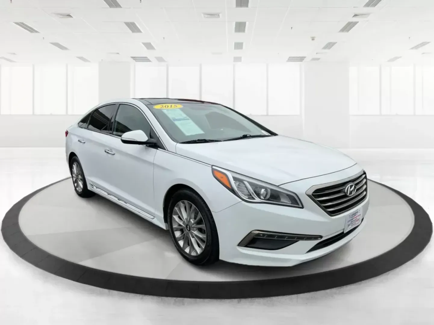 2015 Hyundai Sonata Limited (5NPE34AF5FH) with an 2.4L I-4 gasoline direct injection engine, located at 4508 South Dixie Dr, Moraine, OH, 45439, (937) 908-9800, 39.689976, -84.218452 - 2015 Hyundai Sonata Limited - Photo#0
