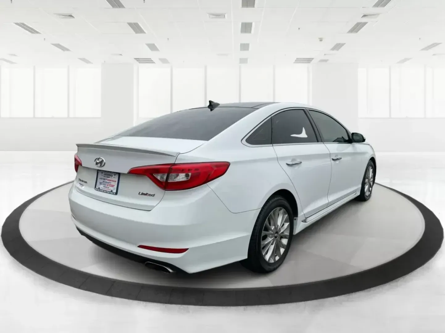 2015 Hyundai Sonata Limited (5NPE34AF5FH) with an 2.4L I-4 gasoline direct injection engine, located at 4508 South Dixie Dr, Moraine, OH, 45439, (937) 908-9800, 39.689976, -84.218452 - 2015 Hyundai Sonata Limited - Photo#1