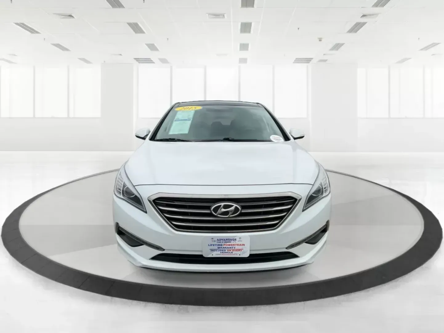 2015 Hyundai Sonata Limited (5NPE34AF5FH) with an 2.4L I-4 gasoline direct injection engine, located at 4508 South Dixie Dr, Moraine, OH, 45439, (937) 908-9800, 39.689976, -84.218452 - 2015 Hyundai Sonata Limited - Photo#6