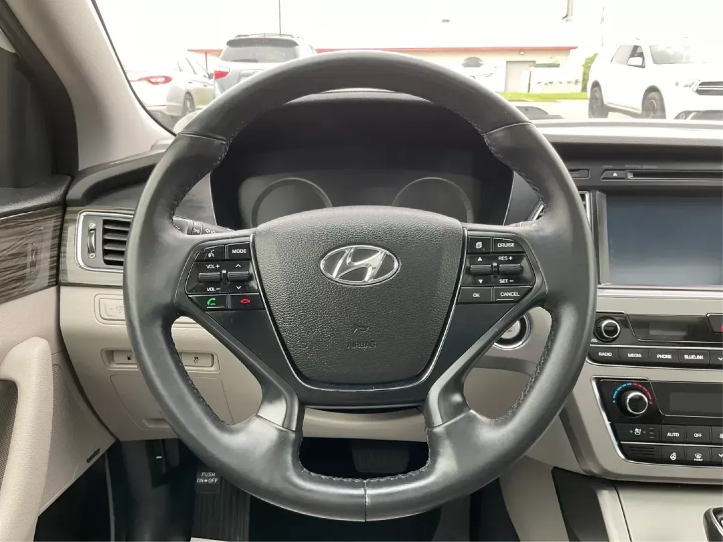 2015 Hyundai Sonata Limited (5NPE34AF5FH) with an 2.4L I-4 gasoline direct injection engine, located at 4508 South Dixie Dr, Moraine, OH, 45439, (937) 908-9800, 39.689976, -84.218452 - 2015 Hyundai Sonata Limited - Photo#15