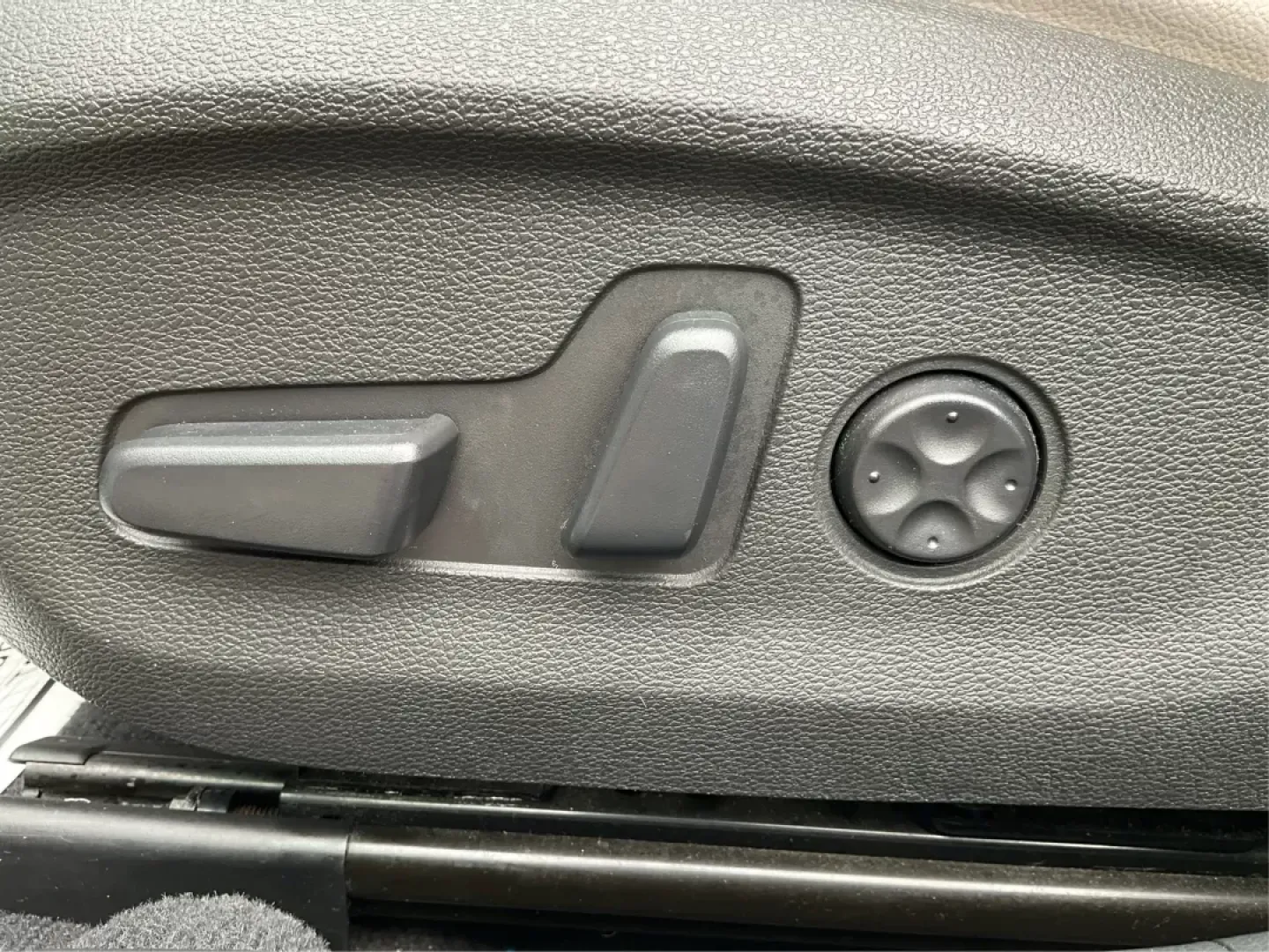 2015 Hyundai Sonata Limited (5NPE34AF5FH) with an 2.4L I-4 gasoline direct injection engine, located at 4508 South Dixie Dr, Moraine, OH, 45439, (937) 908-9800, 39.689976, -84.218452 - 2015 Hyundai Sonata Limited - Photo#16
