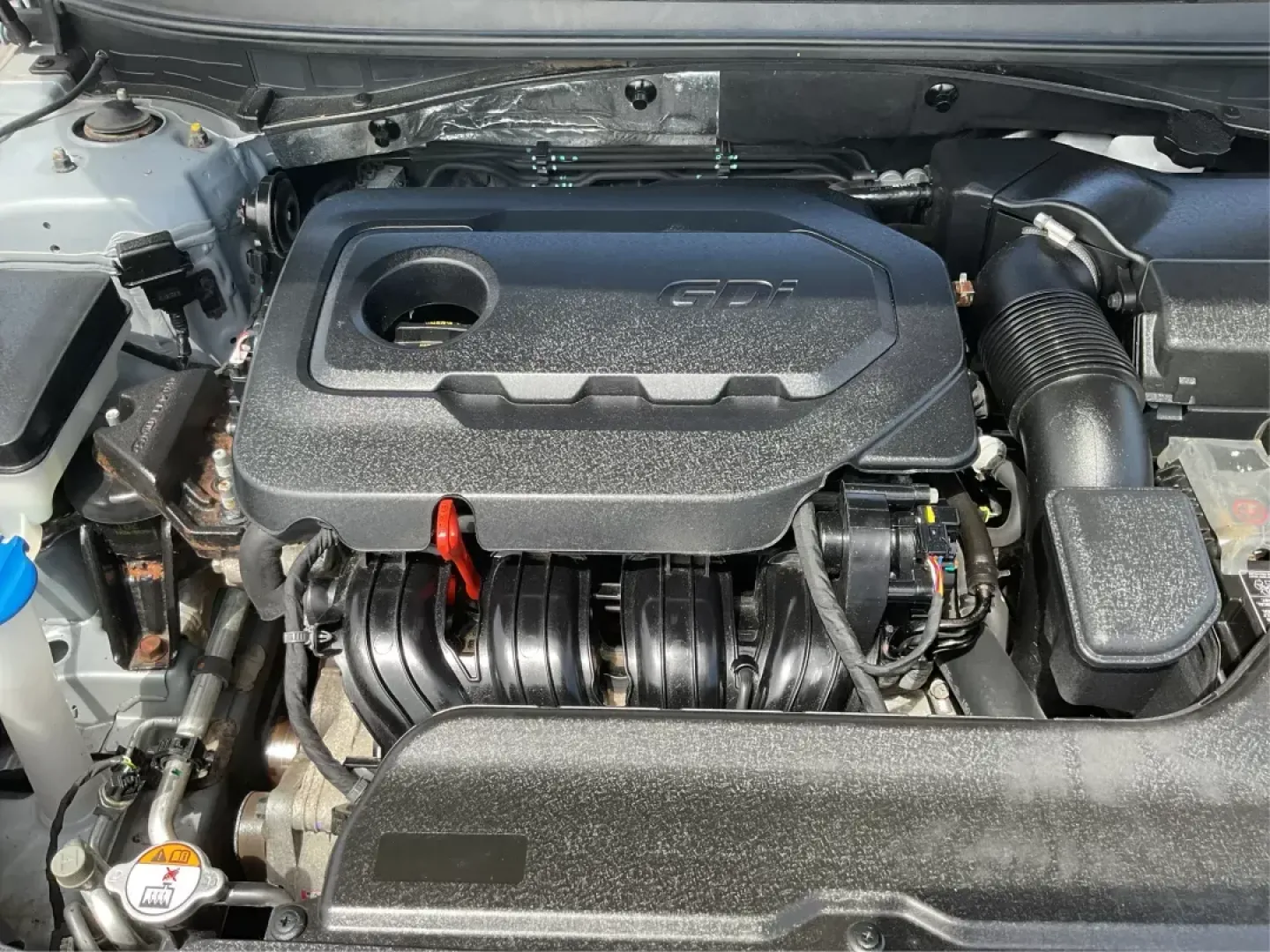 2015 Hyundai Sonata SE (5NPE24AF4FH) with an 2.4L I-4 gasoline direct injection engine, located at 4508 South Dixie Dr, Moraine, OH, 45439, (937) 908-9800, 39.689976, -84.218452 - 2015 Hyundai Sonata SE - Photo#10