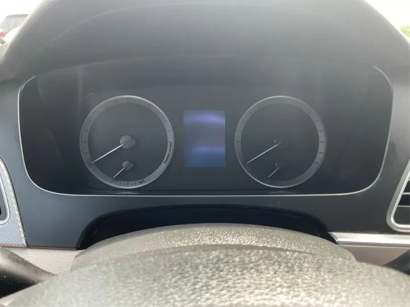 2015 Hyundai Sonata SE (5NPE24AF4FH) with an 2.4L I-4 gasoline direct injection engine, located at 4508 South Dixie Dr, Moraine, OH, 45439, (937) 908-9800, 39.689976, -84.218452 - 2015 Hyundai Sonata SE - Photo#14
