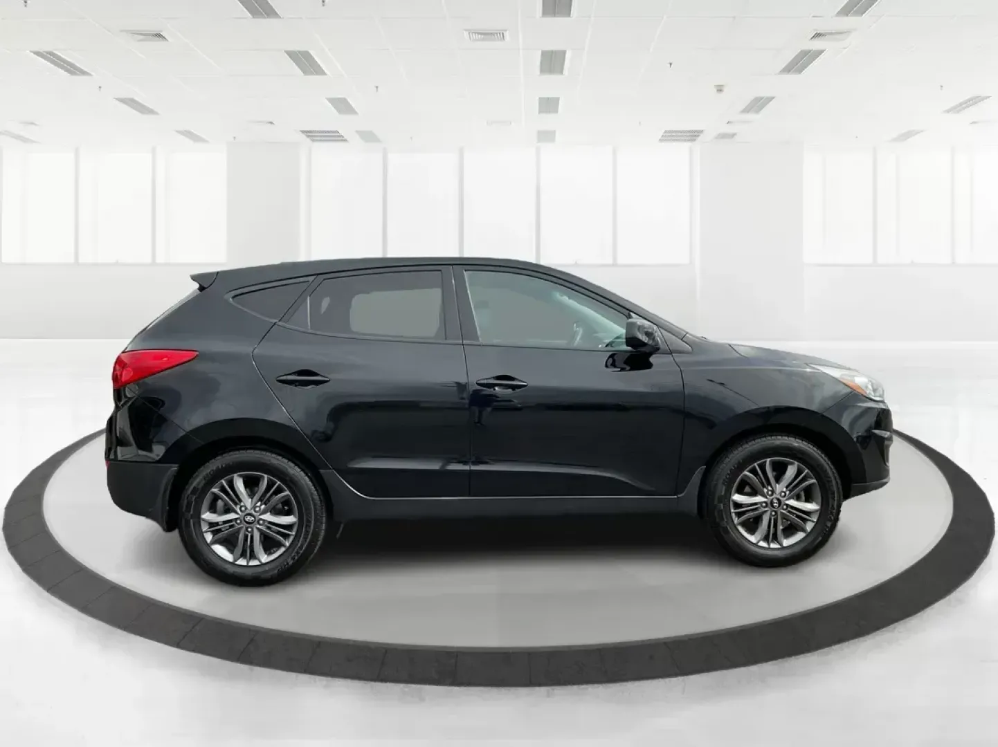 2015 Hyundai Tucson GLS (KM8JTCAF1FU) with an Nu 2L I-4 gasoline direct injection engine, located at 1184 Kauffman Ave, Fairborn, OH, 45324, (937) 908-9800, 39.807072, -84.030914 - 2015 Hyundai Tucson GLS - Photo#0