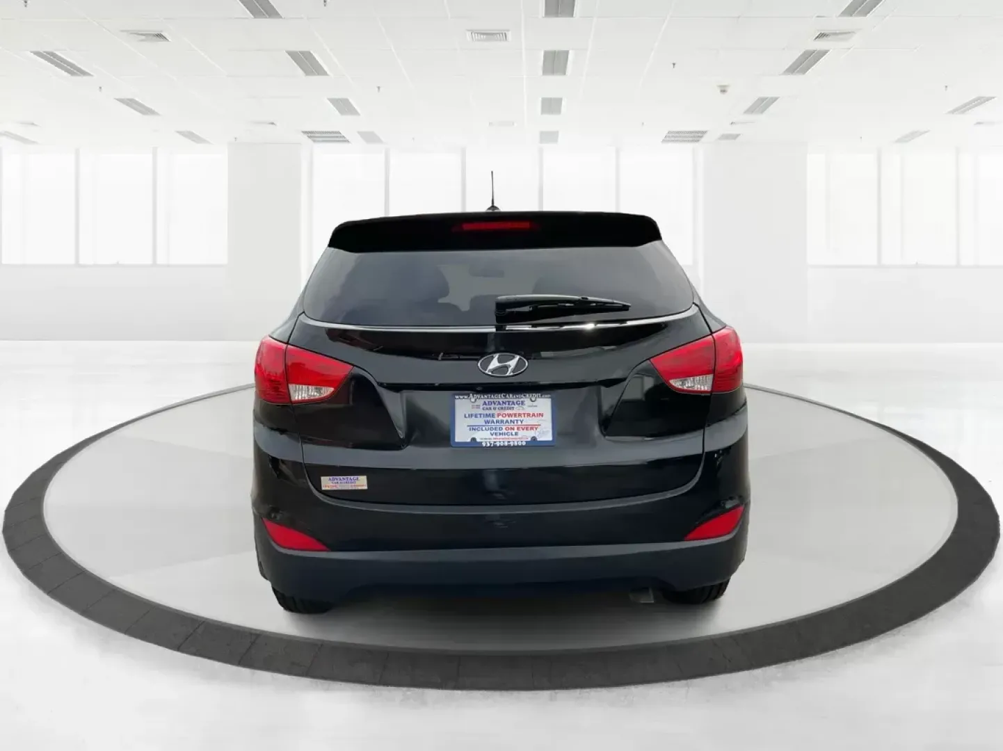 2015 Hyundai Tucson GLS (KM8JTCAF1FU) with an Nu 2L I-4 gasoline direct injection engine, located at 1184 Kauffman Ave, Fairborn, OH, 45324, (937) 908-9800, 39.807072, -84.030914 - 2015 Hyundai Tucson GLS - Photo#1