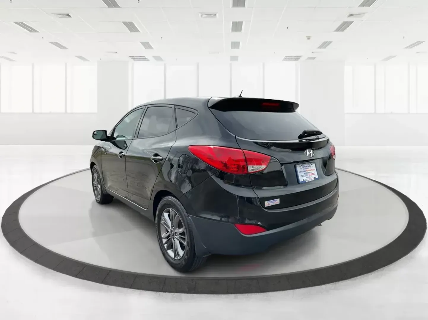 2015 Hyundai Tucson GLS (KM8JTCAF1FU) with an Nu 2L I-4 gasoline direct injection engine, located at 1184 Kauffman Ave, Fairborn, OH, 45324, (937) 908-9800, 39.807072, -84.030914 - 2015 Hyundai Tucson GLS - Photo#3