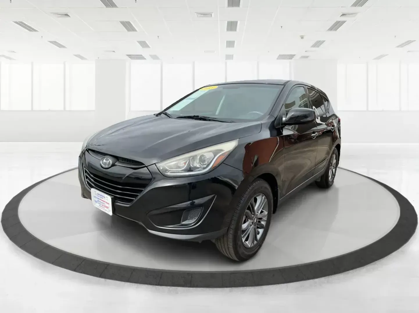 2015 Hyundai Tucson GLS (KM8JTCAF1FU) with an Nu 2L I-4 gasoline direct injection engine, located at 1184 Kauffman Ave, Fairborn, OH, 45324, (937) 908-9800, 39.807072, -84.030914 - 2015 Hyundai Tucson GLS - Photo#6