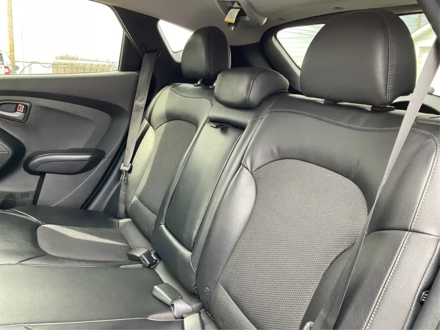 2015 Hyundai Tucson GLS (KM8JTCAF1FU) with an Nu 2L I-4 gasoline direct injection engine, located at 1184 Kauffman Ave, Fairborn, OH, 45324, (937) 908-9800, 39.807072, -84.030914 - 2015 Hyundai Tucson GLS - Photo#8