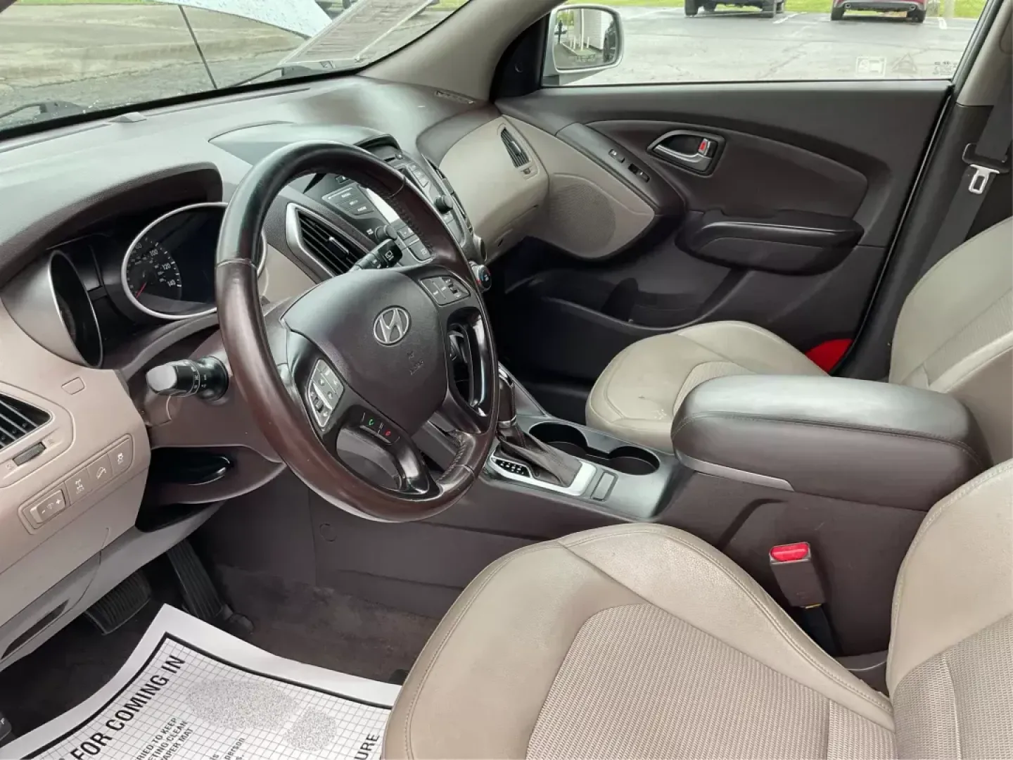 2015 Hyundai Tucson SE (KM8JUCAG2FU) with an Theta II 2.4L I-4 gasoline direct injection engine, located at 880 E. National Road, Vandalia, OH, 45377, (937) 908-9800, 39.891918, -84.183594 - 2015 Hyundai Tucson SE - Photo#8