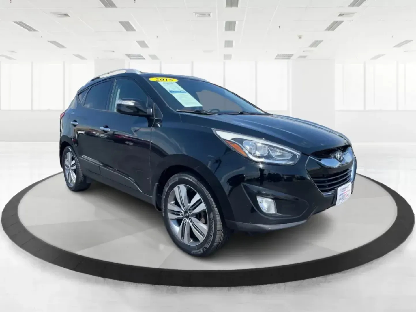 2015 Hyundai Tucson Limited (KM8JUCAG0FU) with an Theta II 2.4L I-4 gasoline direct injection engine, located at 401 Woodman Dr, Riverside, OH, 45431, (937) 908-9800, 39.760899, -84.123421 - Elevate your adventures with the 2015 Hyundai Tucson Limited, an exceptional SUV that blends style, comfort, and practicality-perfect for families, commuters, and weekend warriors alike. Whether you're navigating the bustling streets of Fairborn or planning a scenic road trip to nearby attractions l - Photo#0