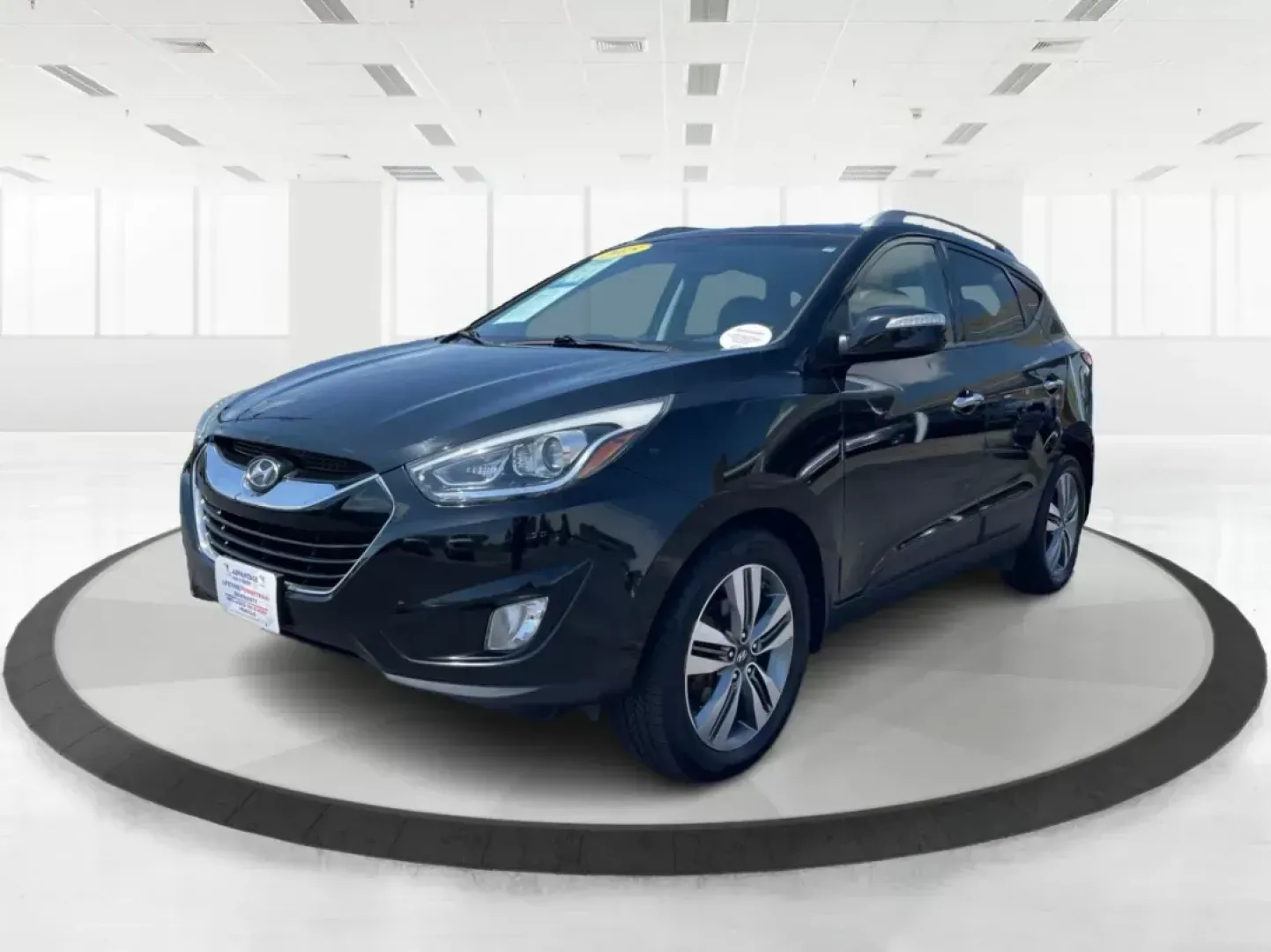 2015 Hyundai Tucson Limited (KM8JUCAG0FU) with an Theta II 2.4L I-4 gasoline direct injection engine, located at 401 Woodman Dr, Riverside, OH, 45431, (937) 908-9800, 39.760899, -84.123421 - Elevate your adventures with the 2015 Hyundai Tucson Limited, an exceptional SUV that blends style, comfort, and practicality-perfect for families, commuters, and weekend warriors alike. Whether you're navigating the bustling streets of Fairborn or planning a scenic road trip to nearby attractions l - Photo#7