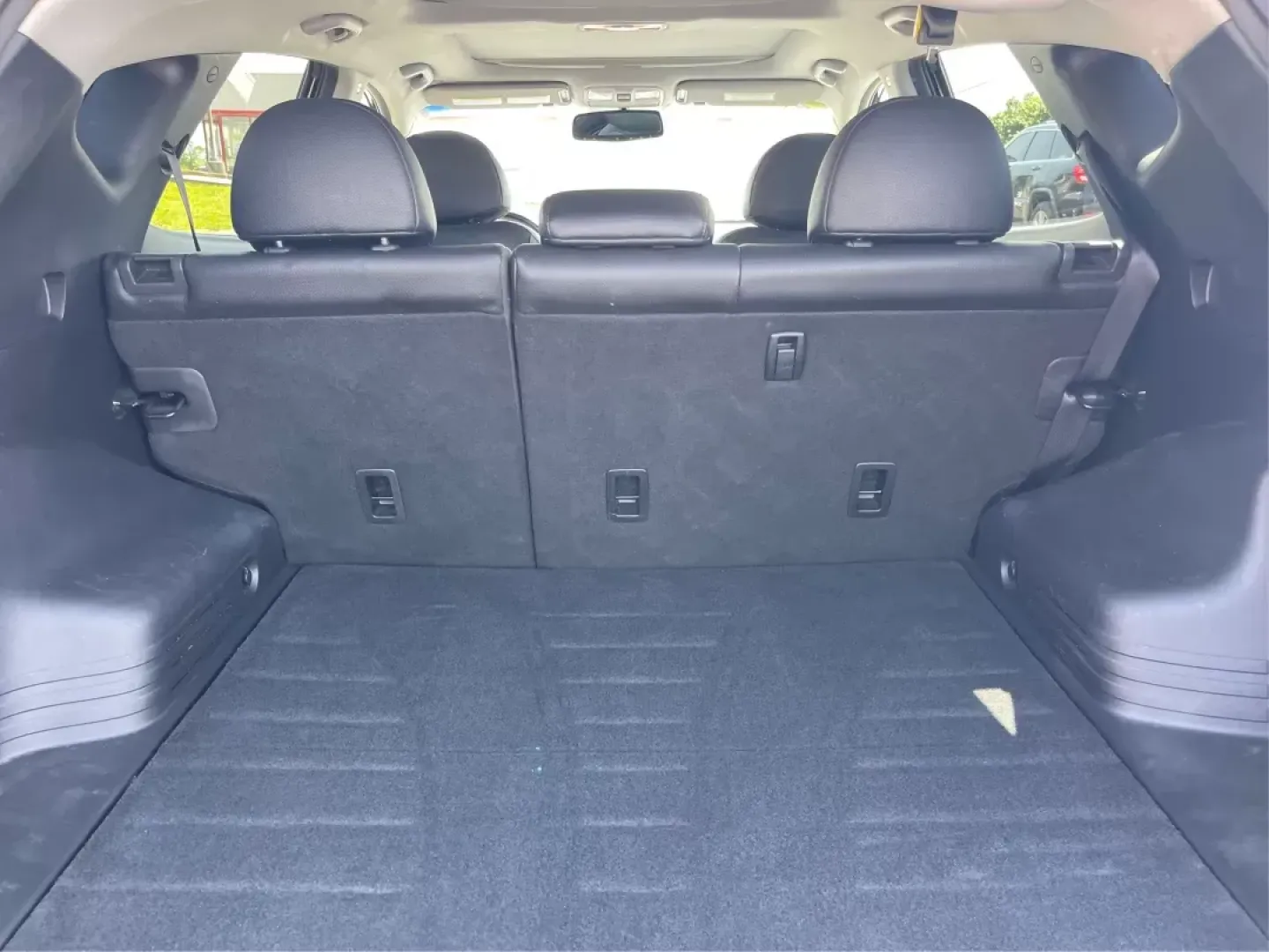 2015 Hyundai Tucson Limited (KM8JUCAG0FU) with an Theta II 2.4L I-4 gasoline direct injection engine, located at 401 Woodman Dr, Riverside, OH, 45431, (937) 908-9800, 39.760899, -84.123421 - Elevate your adventures with the 2015 Hyundai Tucson Limited, an exceptional SUV that blends style, comfort, and practicality-perfect for families, commuters, and weekend warriors alike. Whether you're navigating the bustling streets of Fairborn or planning a scenic road trip to nearby attractions l - Photo#11