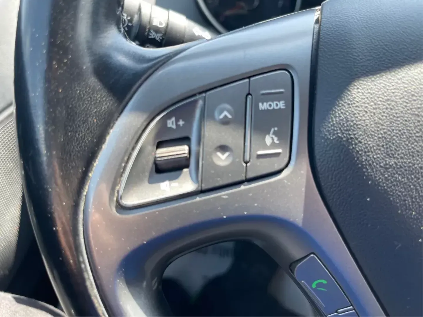 2015 Hyundai Tucson Limited (KM8JUCAG0FU) with an Theta II 2.4L I-4 gasoline direct injection engine, located at 401 Woodman Dr, Riverside, OH, 45431, (937) 908-9800, 39.760899, -84.123421 - Elevate your adventures with the 2015 Hyundai Tucson Limited, an exceptional SUV that blends style, comfort, and practicality-perfect for families, commuters, and weekend warriors alike. Whether you're navigating the bustling streets of Fairborn or planning a scenic road trip to nearby attractions l - Photo#15