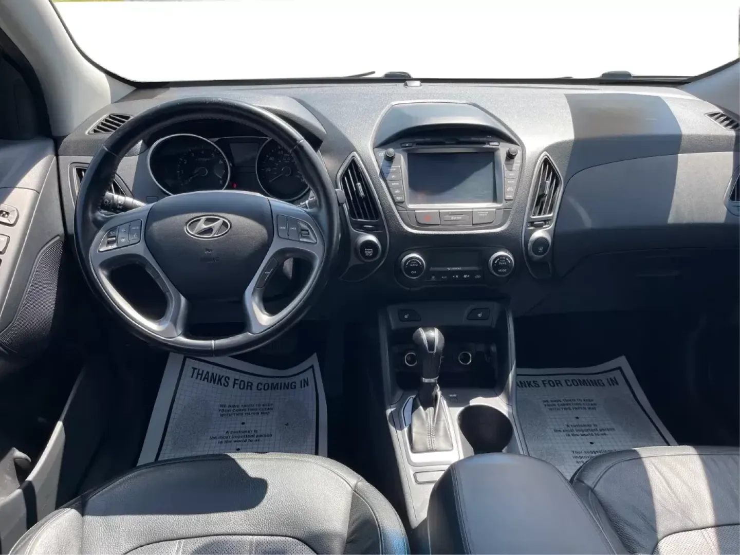 2015 Hyundai Tucson Limited (KM8JUCAG0FU) with an Theta II 2.4L I-4 gasoline direct injection engine, located at 401 Woodman Dr, Riverside, OH, 45431, (937) 908-9800, 39.760899, -84.123421 - Elevate your adventures with the 2015 Hyundai Tucson Limited, an exceptional SUV that blends style, comfort, and practicality-perfect for families, commuters, and weekend warriors alike. Whether you're navigating the bustling streets of Fairborn or planning a scenic road trip to nearby attractions l - Photo#20