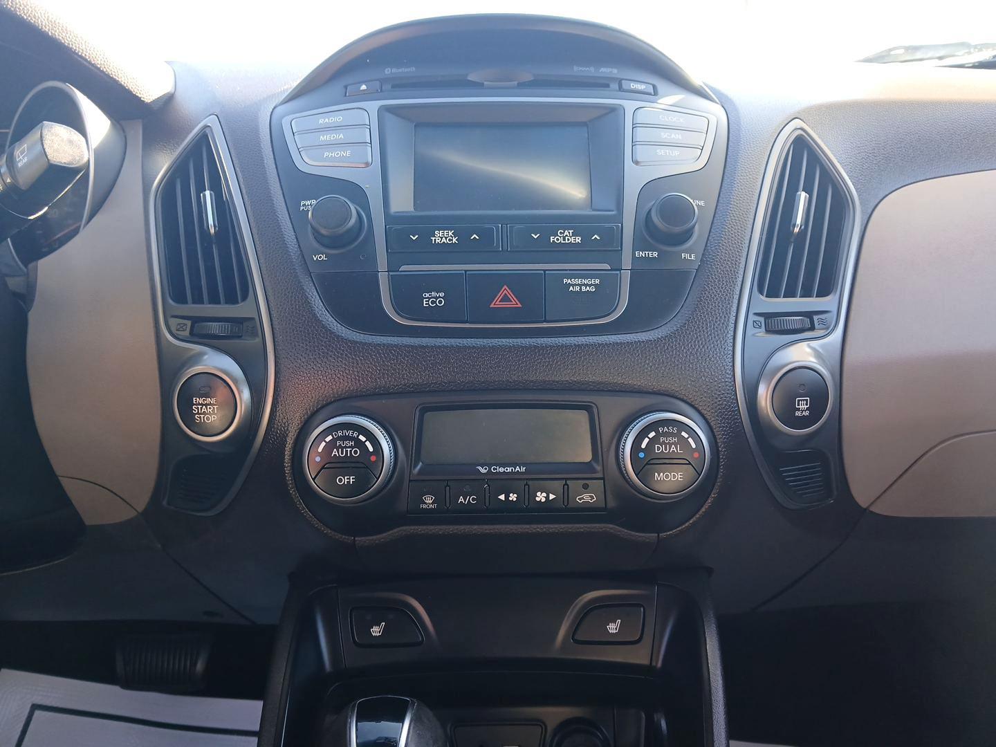 2015 Hyundai Tucson Limited AWD (KM8JUCAG4FU) with an 2.4L L4 DOHC 16V engine, 6-Speed Automatic transmission, located at 1230 East Main St, Xenia, OH, 45385, (937) 908-9800, 39.688026, -83.910172 - 2015 Hyundai Tucson Limited AWD - Photo#11