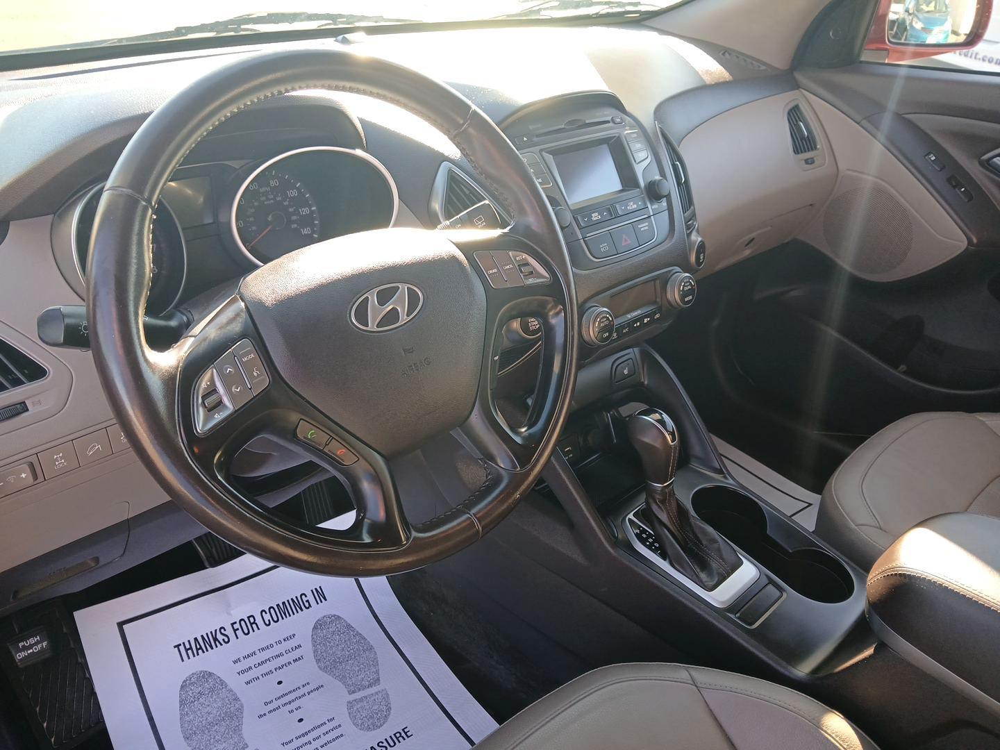 2015 Hyundai Tucson Limited AWD (KM8JUCAG4FU) with an 2.4L L4 DOHC 16V engine, 6-Speed Automatic transmission, located at 1230 East Main St, Xenia, OH, 45385, (937) 908-9800, 39.688026, -83.910172 - 2015 Hyundai Tucson Limited AWD - Photo#7