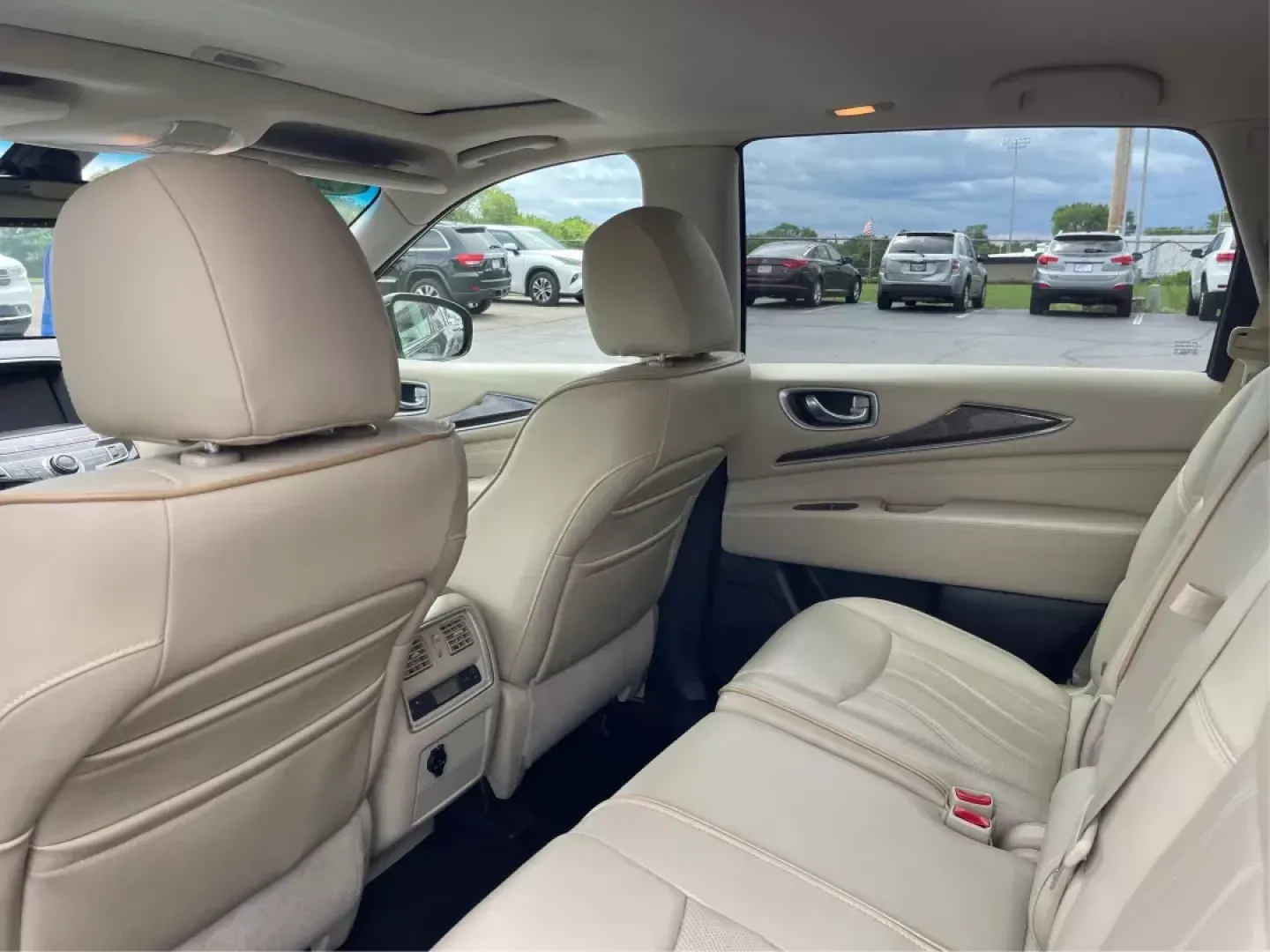 2015 Infiniti QX60 Base (5N1AL0MM9FC) with an Other engine, located at 4508 South Dixie Dr, Moraine, OH, 45439, (937) 908-9800, 39.689976, -84.218452 - Third Row - Photo#8