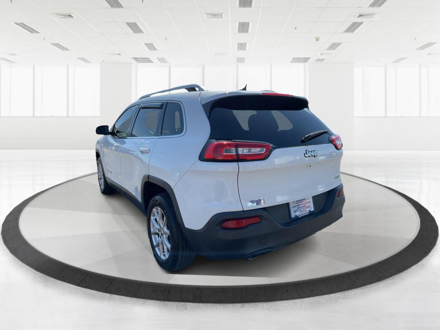 2015 Jeep Cherokee Latitude FWD (1C4PJLCB5FW) with an 2.4L L4 DOHC 16V engine, 9-Speed Automatic transmission, located at 401 Woodman Dr, Riverside, OH, 45431, (937) 908-9800, 39.760899, -84.123421 - 2015 Jeep Cherokee Latitude FWD - Photo#4