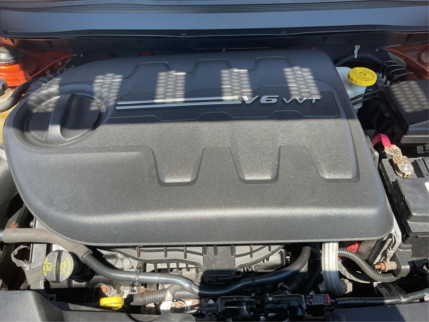 2015 Jeep Cherokee Trailhawk 4WD (1C4PJMBSXFW) with an 3.2L V6 DOHC 24V engine, 9-Speed Automatic transmission, located at 4508 South Dixie Dr, Moraine, OH, 45439, (937) 908-9800, 39.689976, -84.218452 - 2015 Jeep Cherokee Trailhawk 4WD - Photo#9