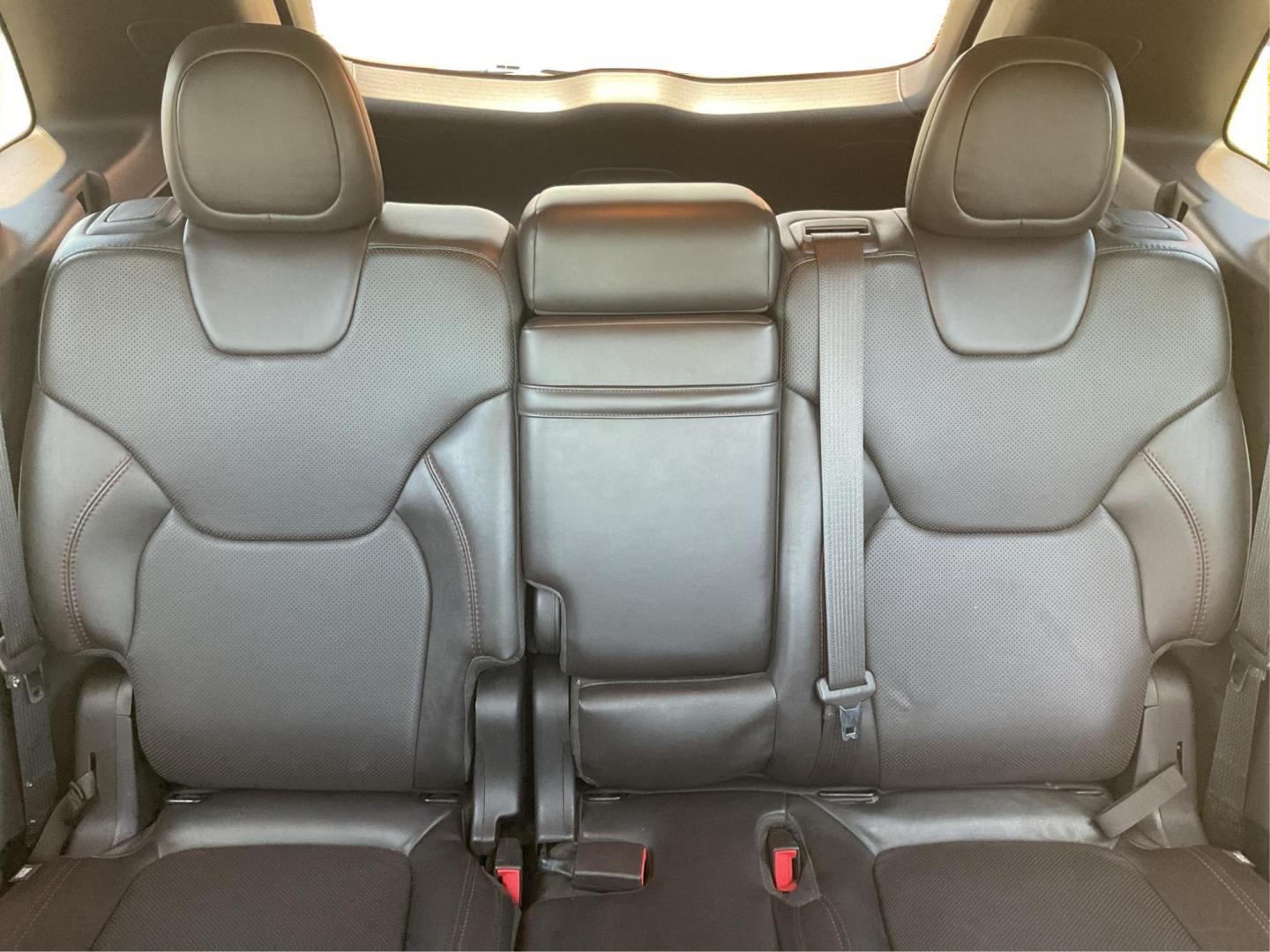 2015 Jeep Cherokee Trailhawk 4WD (1C4PJMBSXFW) with an 3.2L V6 DOHC 24V engine, 9-Speed Automatic transmission, located at 4508 South Dixie Dr, Moraine, OH, 45439, (937) 908-9800, 39.689976, -84.218452 - 2015 Jeep Cherokee Trailhawk 4WD - Photo#12