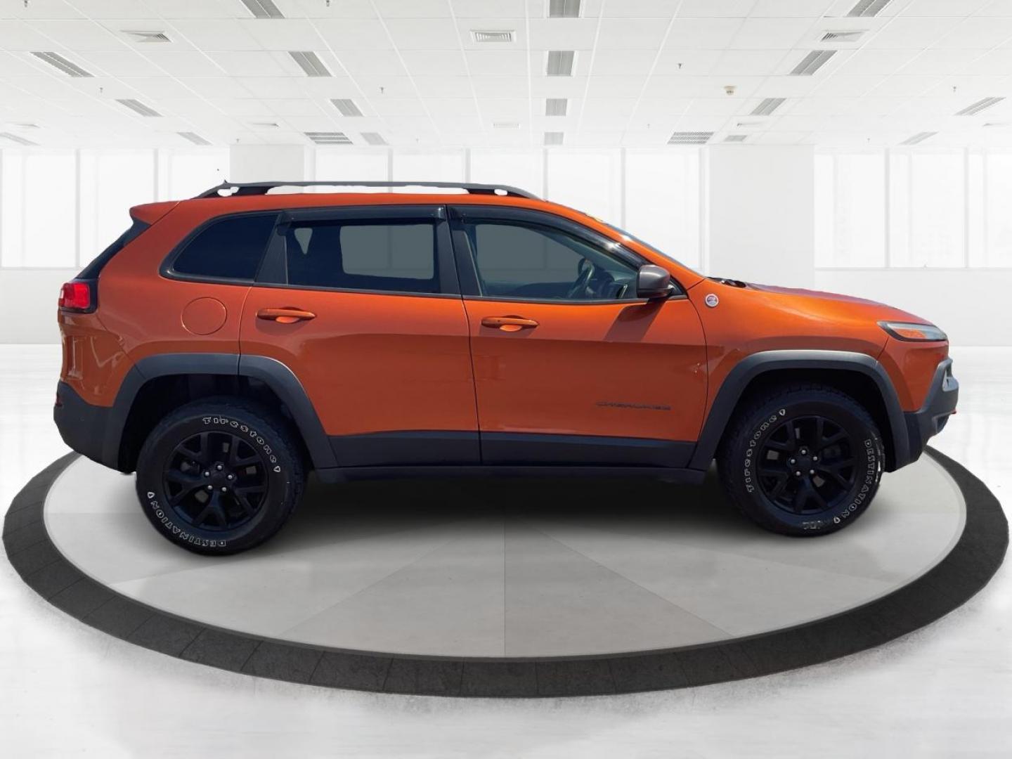 2015 Jeep Cherokee Trailhawk 4WD (1C4PJMBSXFW) with an 3.2L V6 DOHC 24V engine, 9-Speed Automatic transmission, located at 4508 South Dixie Dr, Moraine, OH, 45439, (937) 908-9800, 39.689976, -84.218452 - 2015 Jeep Cherokee Trailhawk 4WD - Photo#1