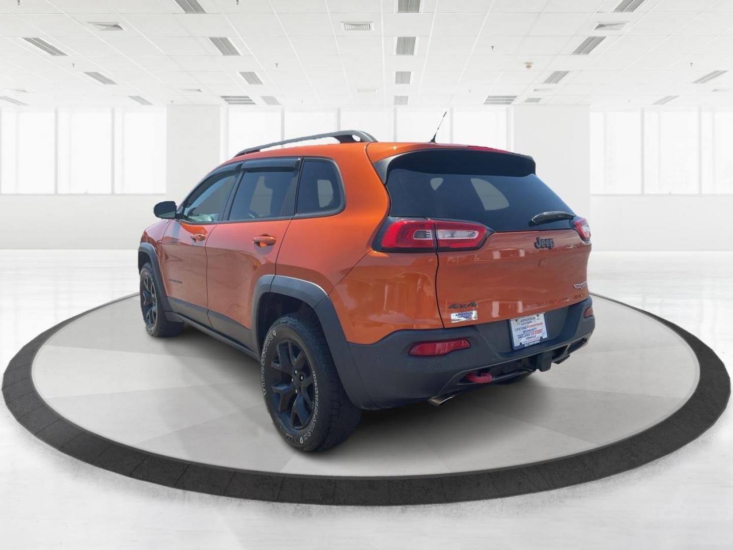 2015 Jeep Cherokee Trailhawk 4WD (1C4PJMBSXFW) with an 3.2L V6 DOHC 24V engine, 9-Speed Automatic transmission, located at 4508 South Dixie Dr, Moraine, OH, 45439, (937) 908-9800, 39.689976, -84.218452 - 2015 Jeep Cherokee Trailhawk 4WD - Photo#3