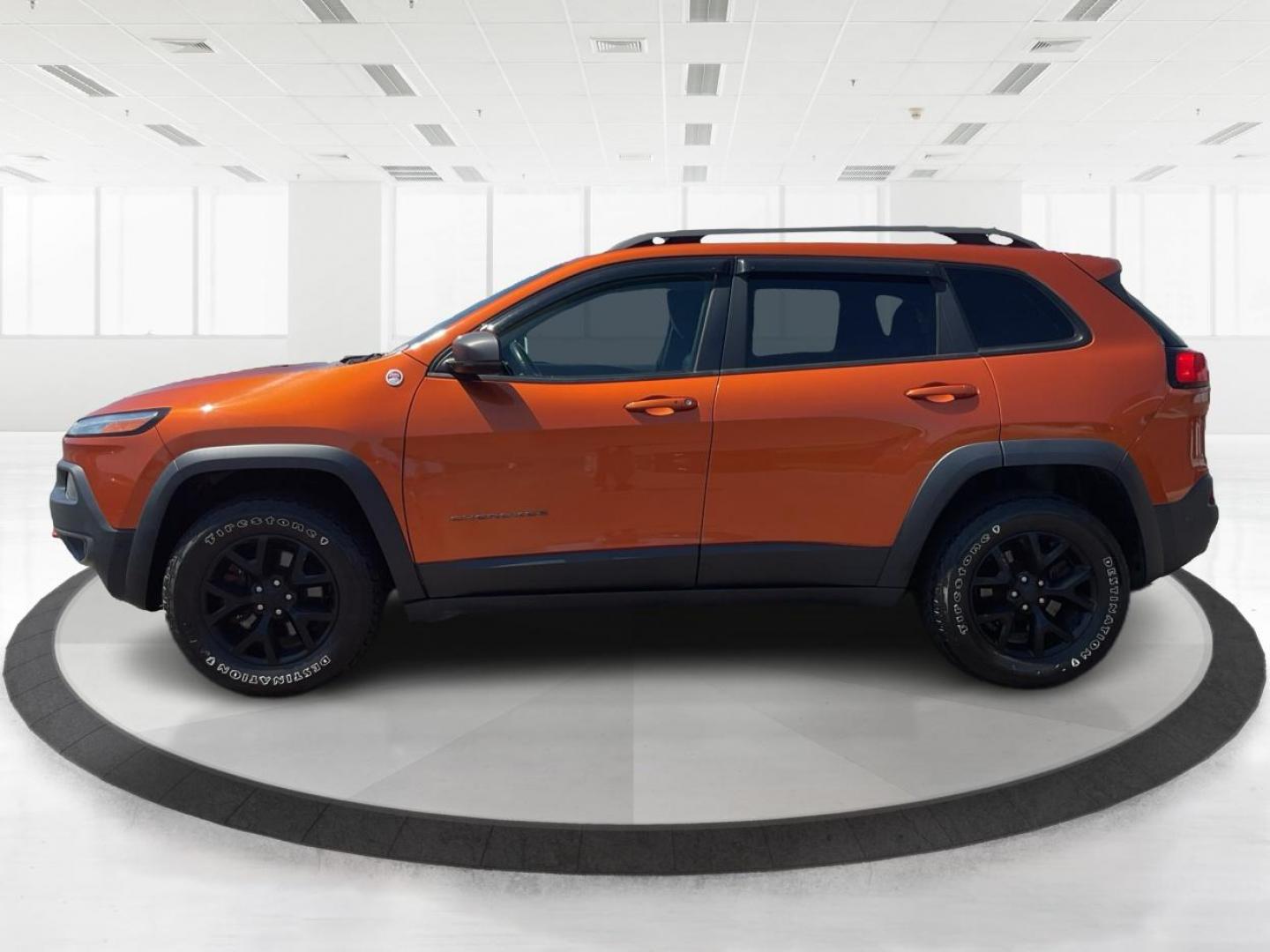2015 Jeep Cherokee Trailhawk 4WD (1C4PJMBSXFW) with an 3.2L V6 DOHC 24V engine, 9-Speed Automatic transmission, located at 4508 South Dixie Dr, Moraine, OH, 45439, (937) 908-9800, 39.689976, -84.218452 - 2015 Jeep Cherokee Trailhawk 4WD - Photo#4