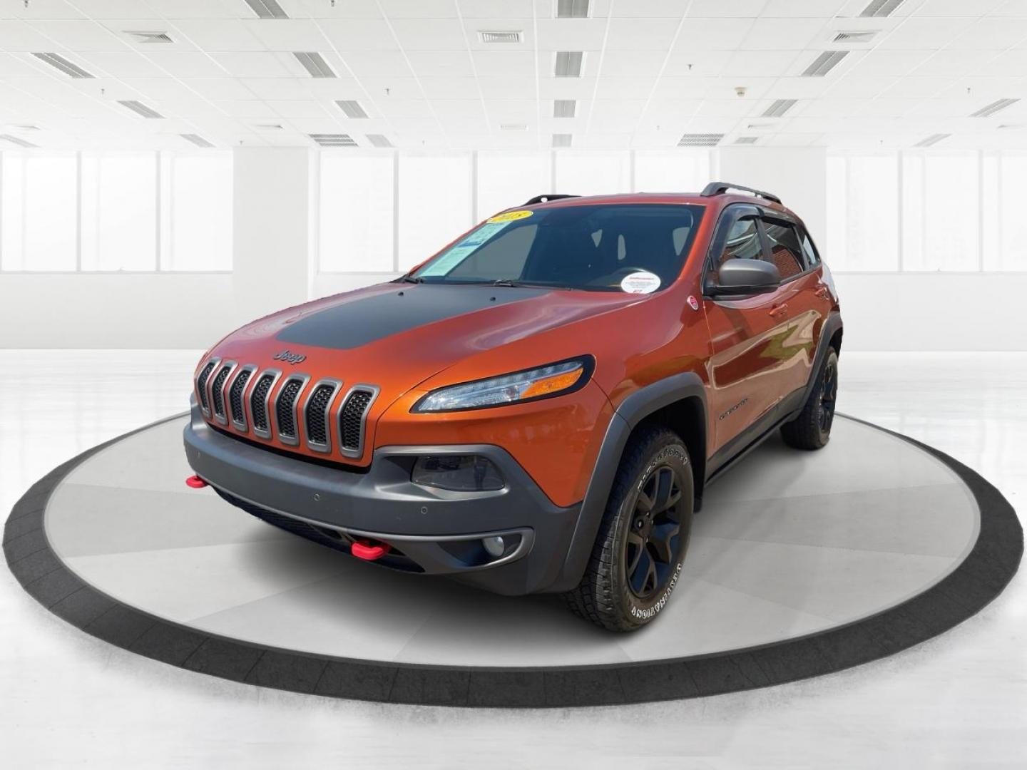 2015 Jeep Cherokee Trailhawk 4WD (1C4PJMBSXFW) with an 3.2L V6 DOHC 24V engine, 9-Speed Automatic transmission, located at 4508 South Dixie Dr, Moraine, OH, 45439, (937) 908-9800, 39.689976, -84.218452 - 2015 Jeep Cherokee Trailhawk 4WD - Photo#6
