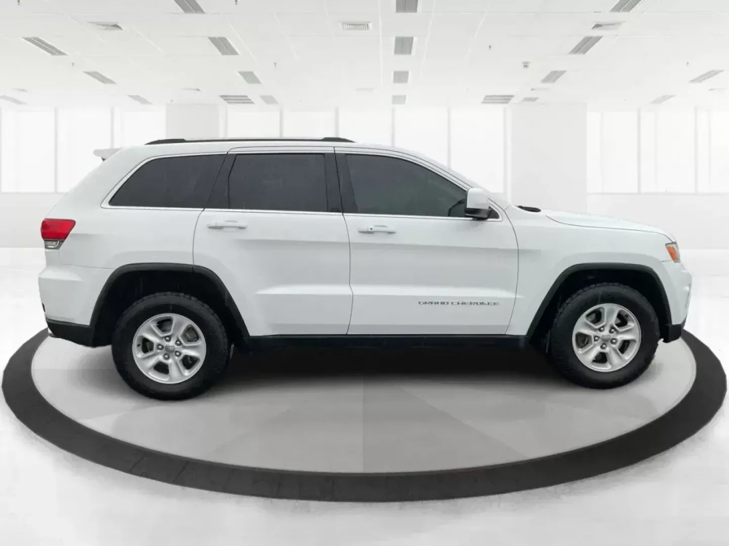 2015 Jeep Grand Cherokee Laredo (1C4RJFAG7FC) with an 3.6L V-6 DOHC engine, located at 8750 N County Rd 25A, Piqua, OH, 45356, (937) 908-9800, 40.164391, -84.232513 - 2015 Jeep Grand Cherokee Laredo - Photo#1