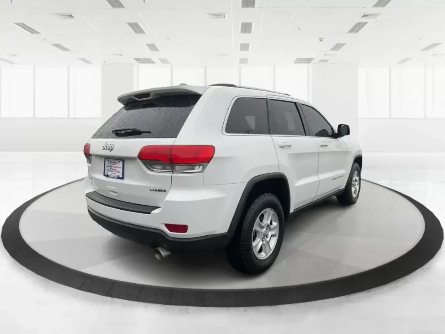 2015 Jeep Grand Cherokee Laredo (1C4RJFAG7FC) with an 3.6L V-6 DOHC engine, located at 8750 N County Rd 25A, Piqua, OH, 45356, (937) 908-9800, 40.164391, -84.232513 - 2015 Jeep Grand Cherokee Laredo - Photo#2